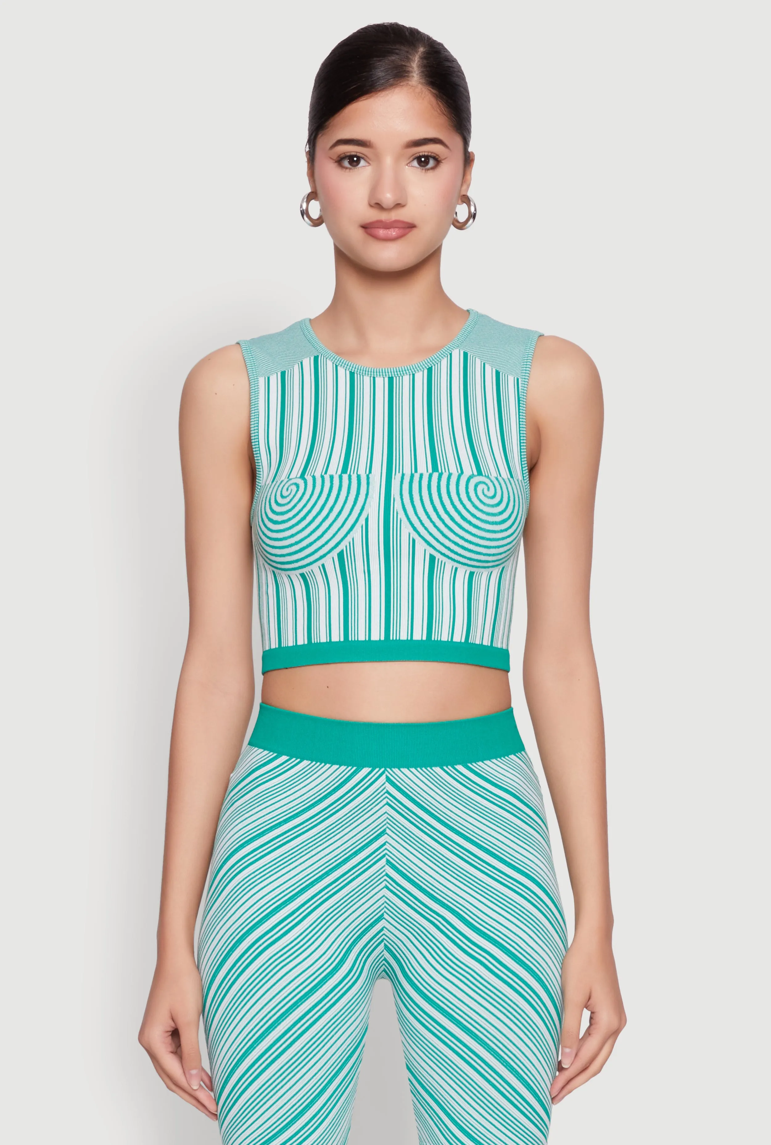 Seamless Patterned Cropped Tank Top Layered Hem Design