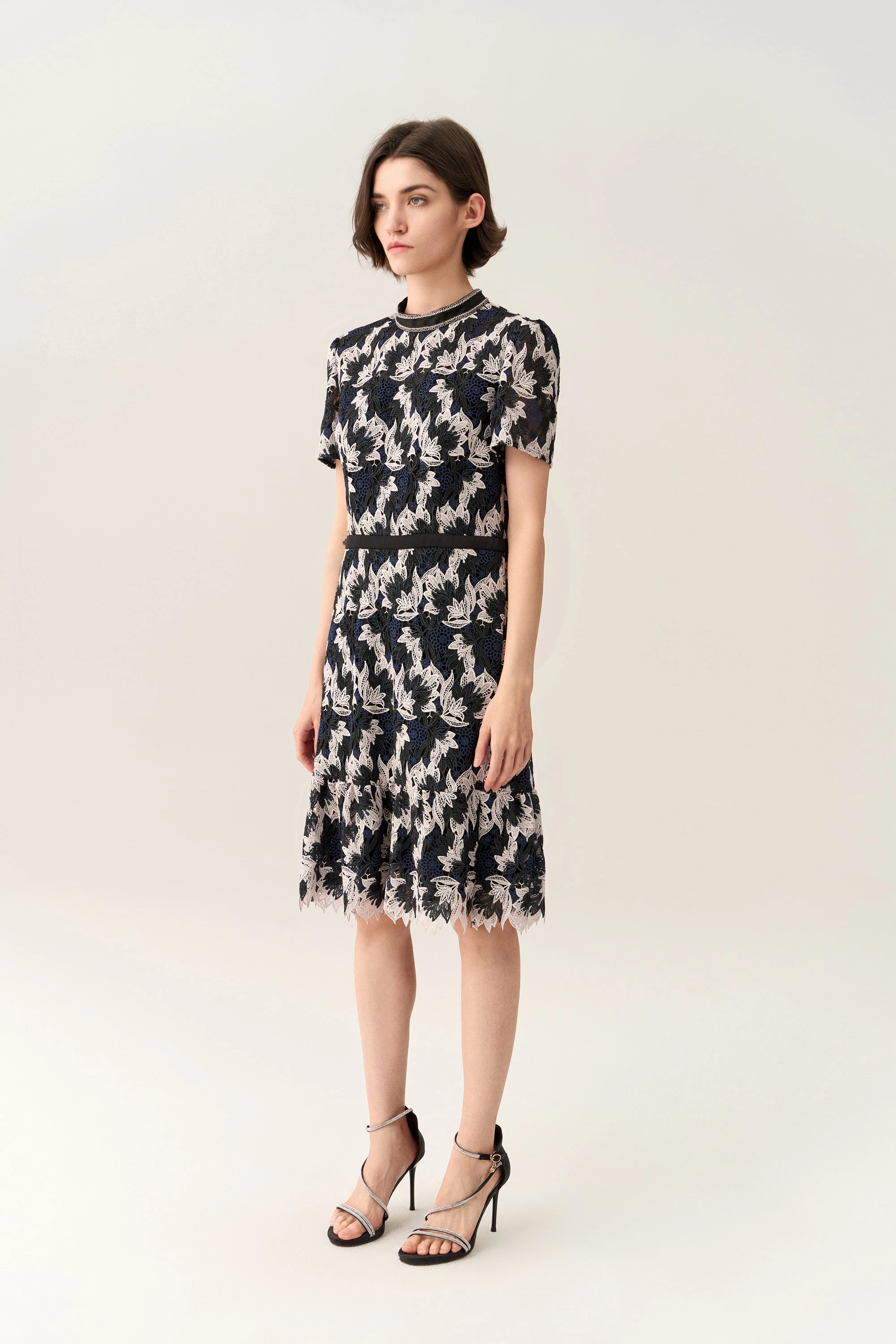Short-sleeve Lurex Lace Ruffle-detail Dress PillingResistant