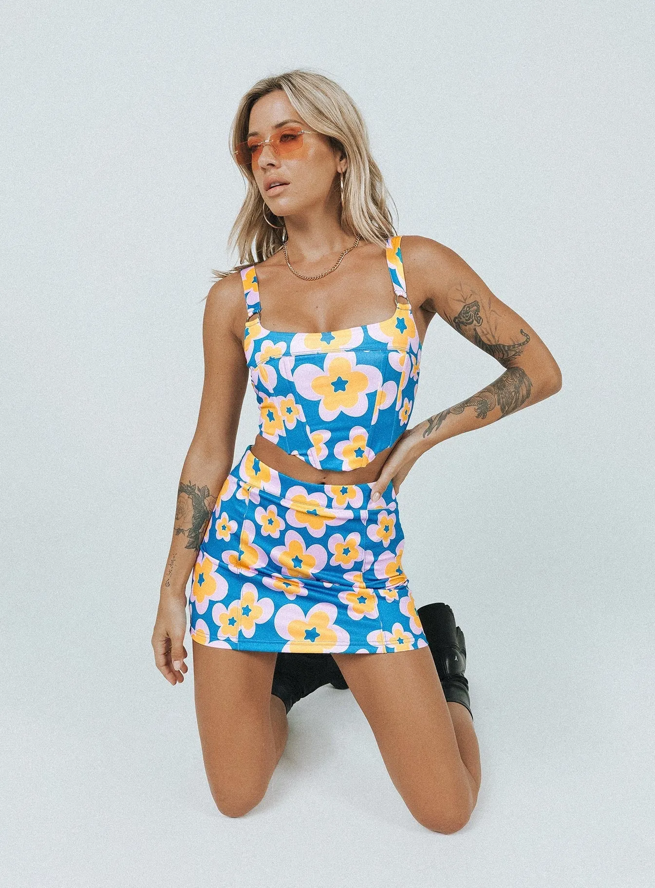 Ilina Mid Rise Mini Skirt Floral Blue Bold Accent