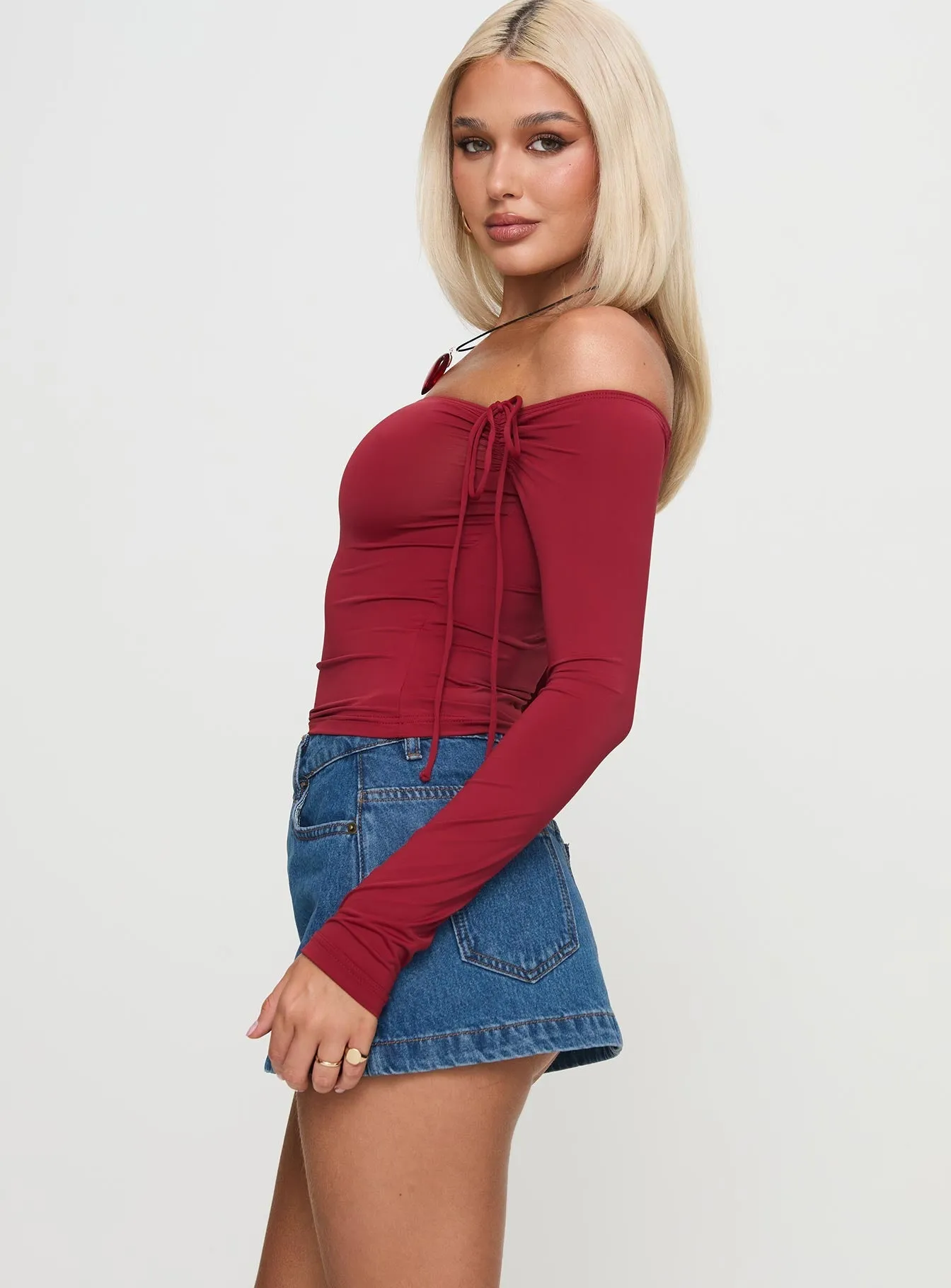 Nicolina Low Rise Denim Mini Skirt Light Wash Comfort Wear Modern Tones
