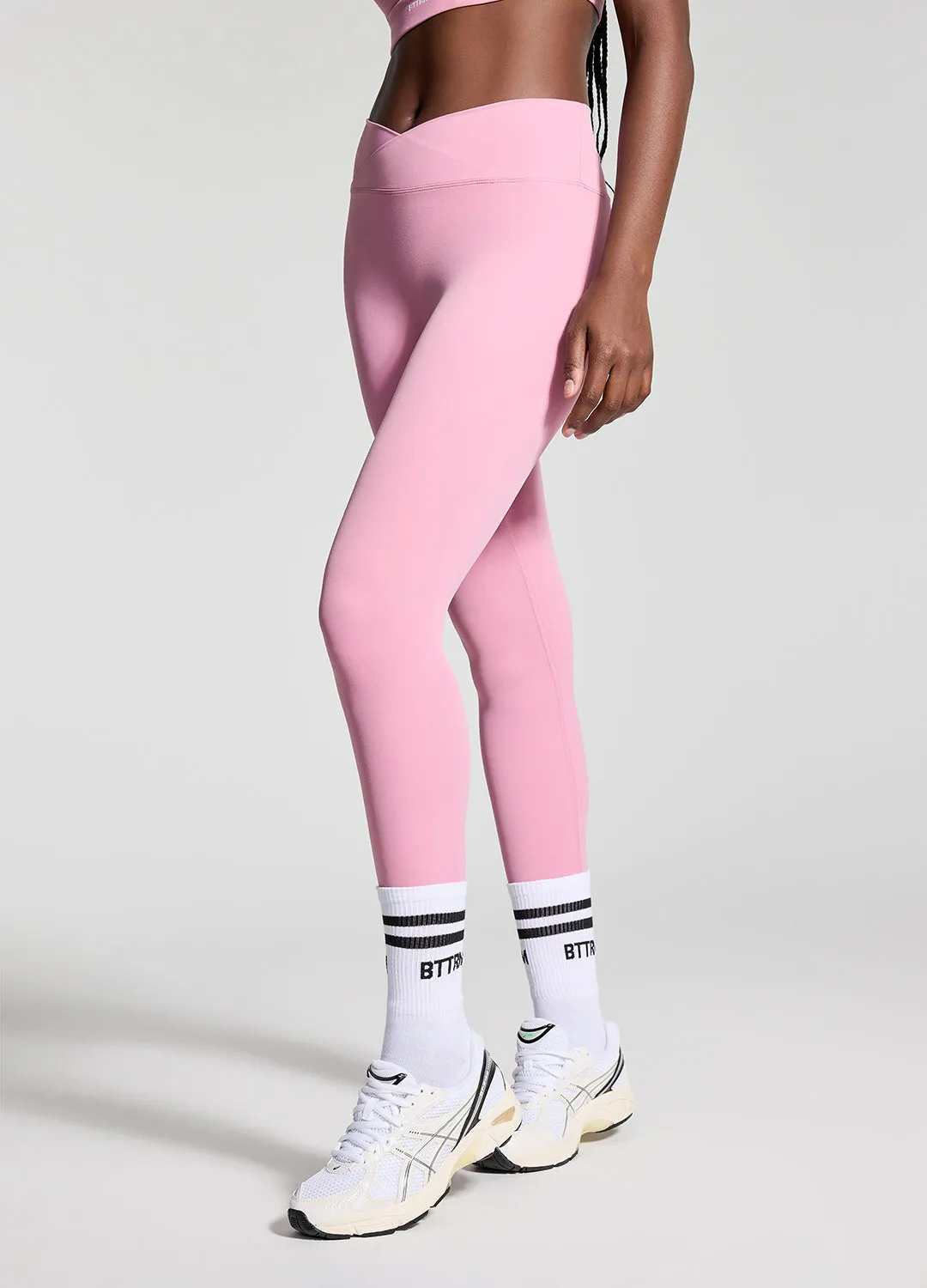 V-Cut Scrunch Leggings Quick Drying Mesh Panel Pro Athlete