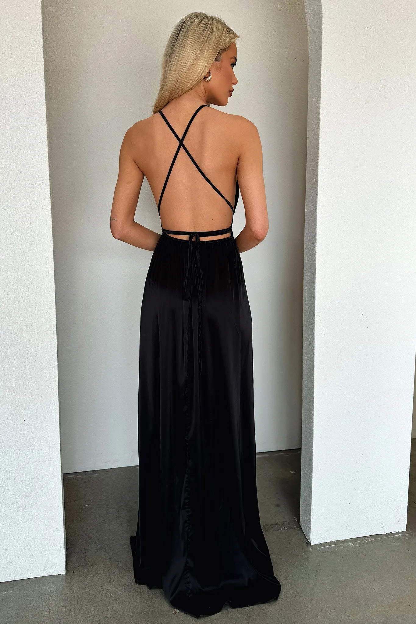 Tulip Glow Art Soul Scarlett Halter Maxi Dress - Black