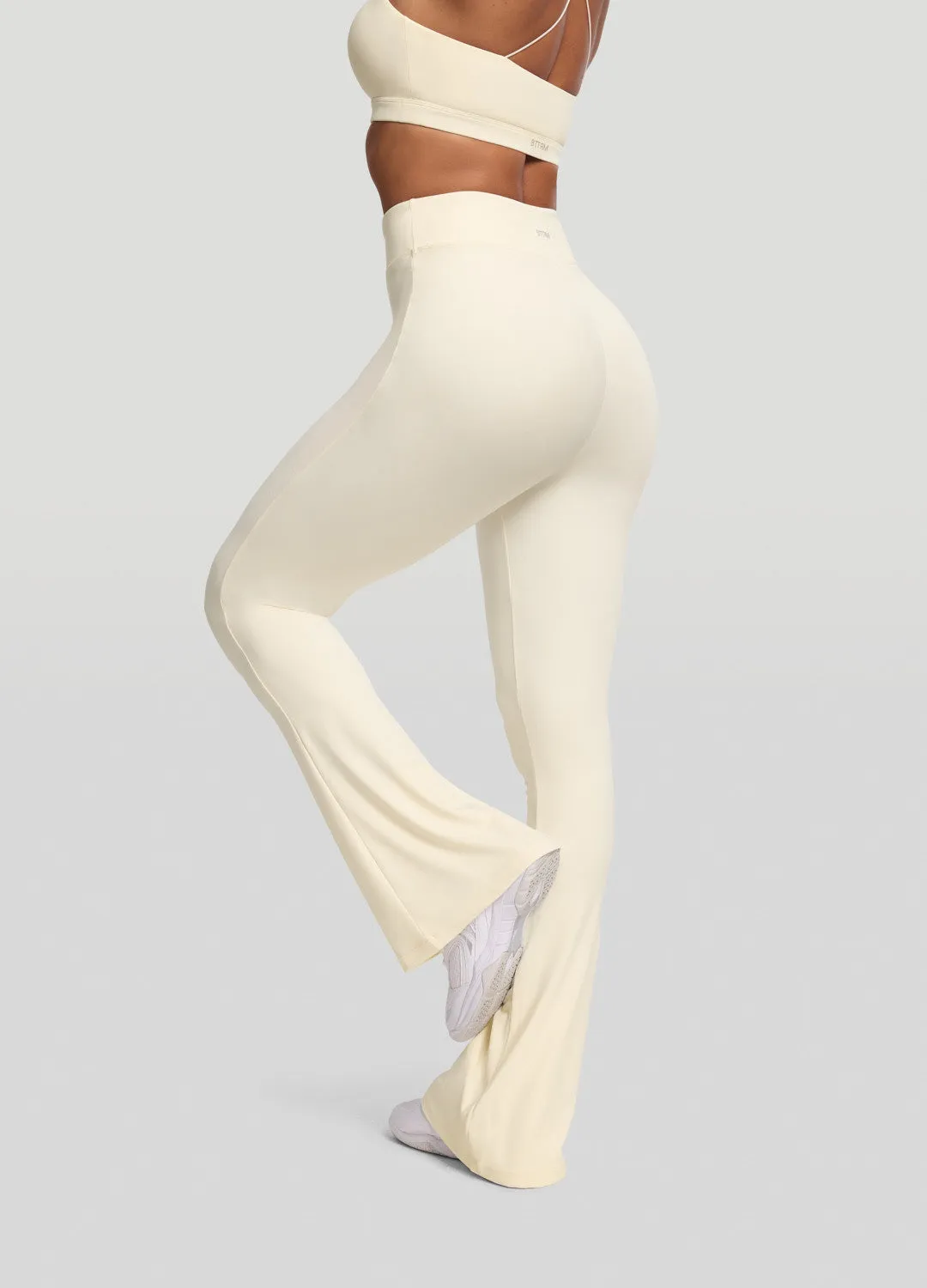 High-Waisted Flared Leggings All Day Comfort Body Hugging Fit