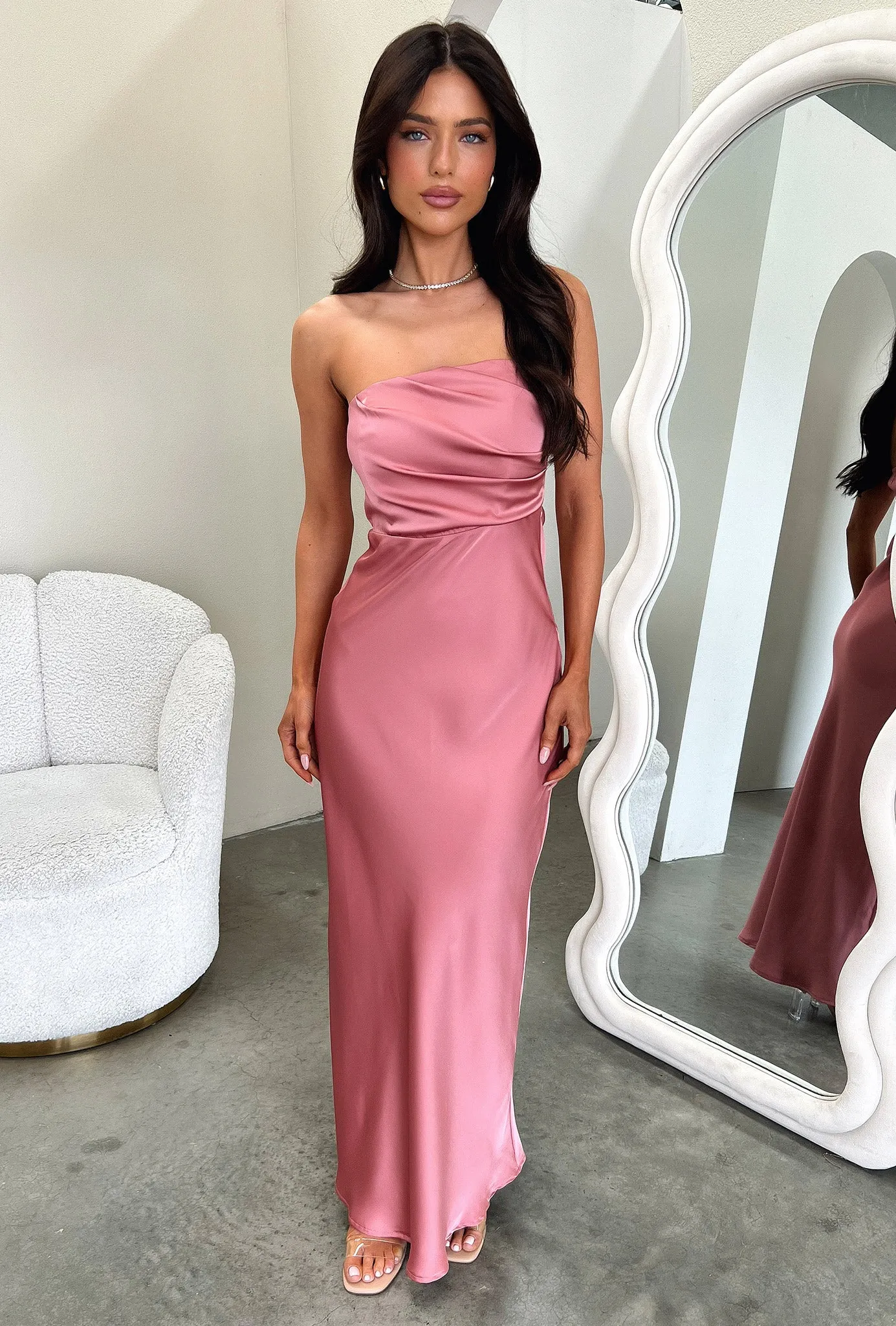 Its versatile length ensures it can be worn for a variety of occasions from casual to formal Sun Heat Elio Strapless Satin Maxi Dress - Rose