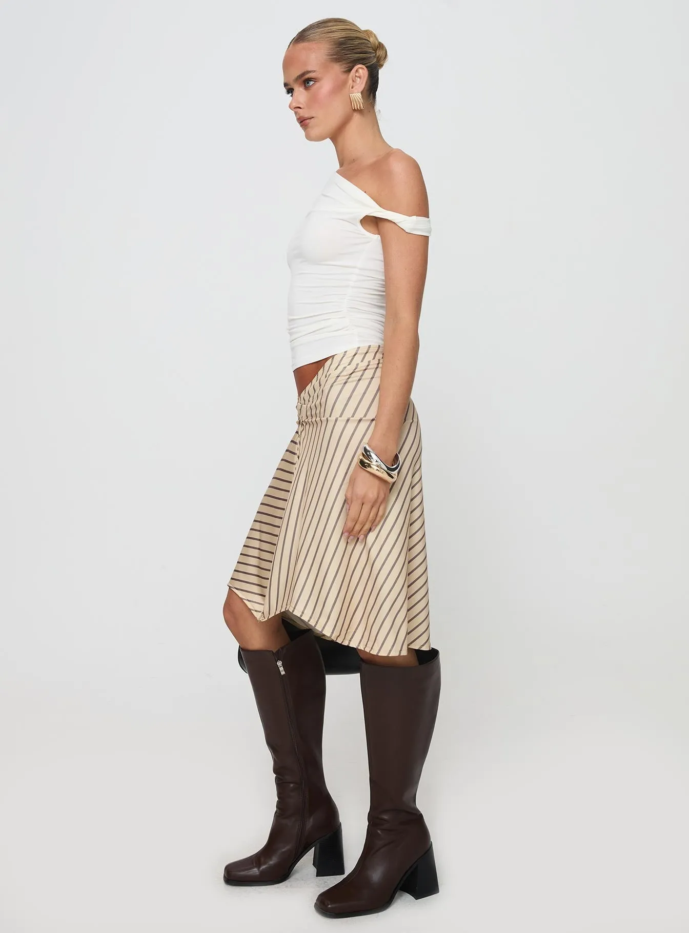 Esmeray Midi Skirt Diagonal Stripe Yellow Functional Detail Outfit Focus