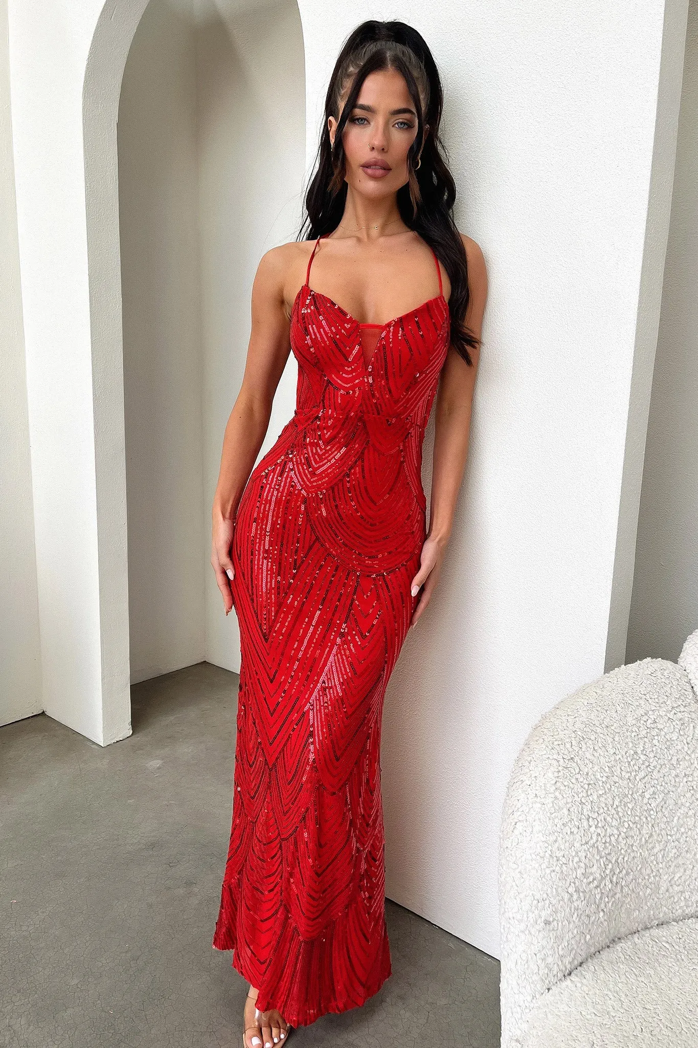 Nolan Maxi Dress - Red The long length of this dress provides ample coverage while remaining stylish This dress offers a flattering shape that can easily be accessorized for a variety of looks