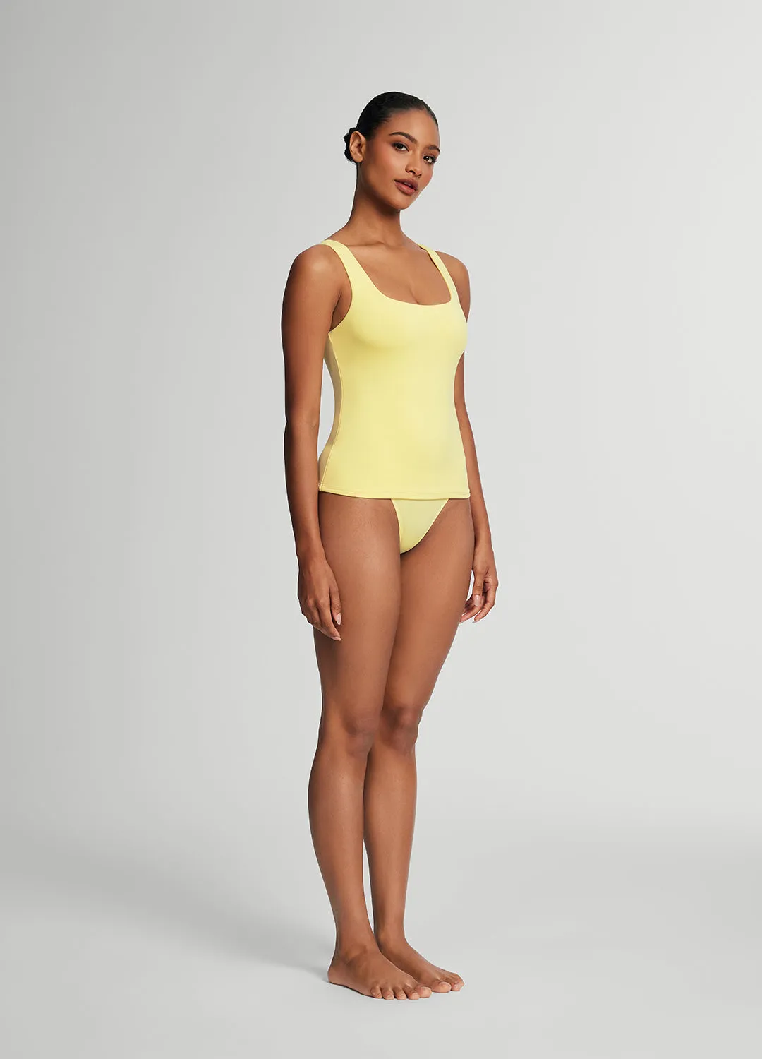Concealable Seam Free Design Square Neck Tank Top