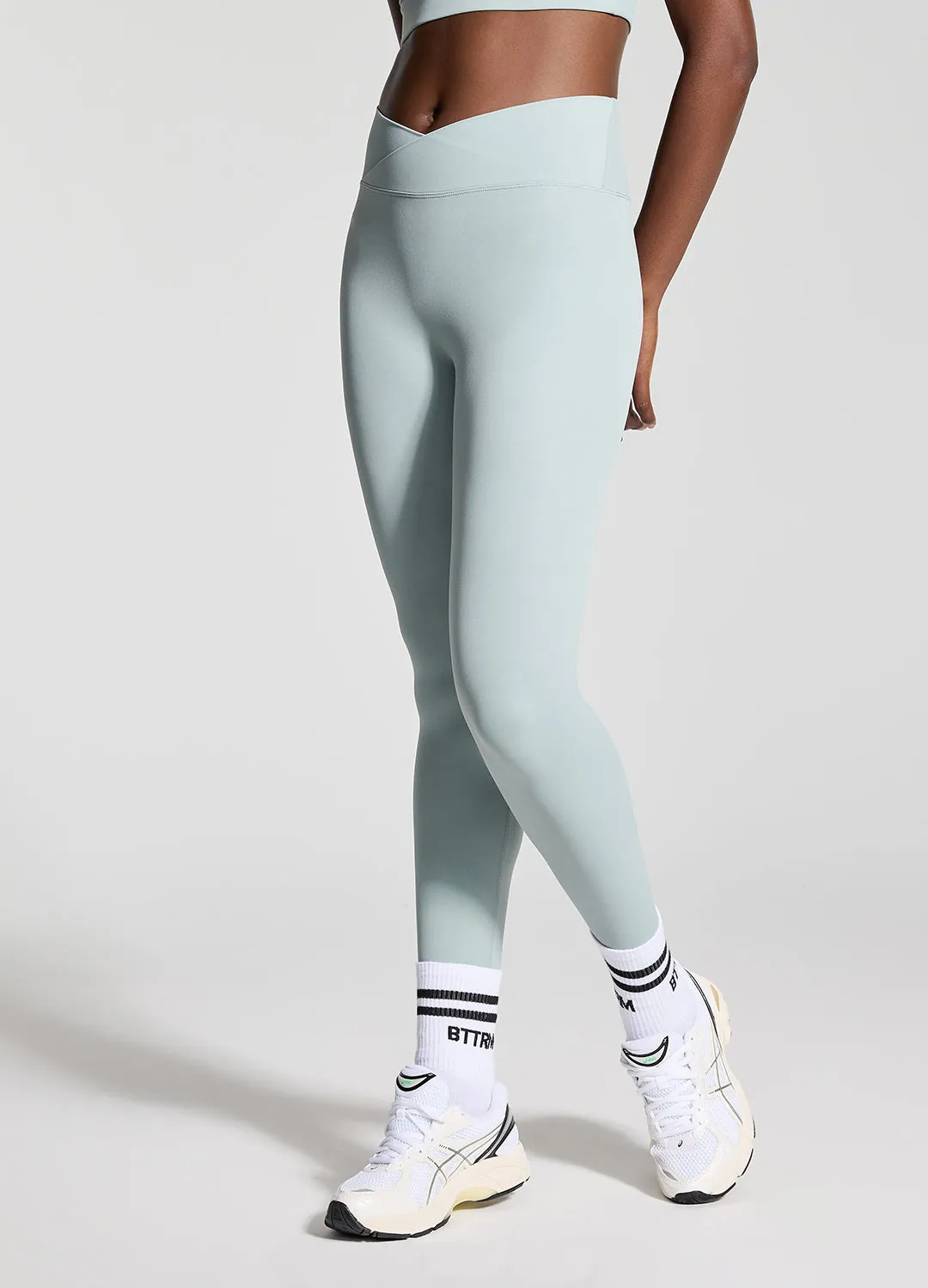Studio Wear V-Cut Scrunch Leggings