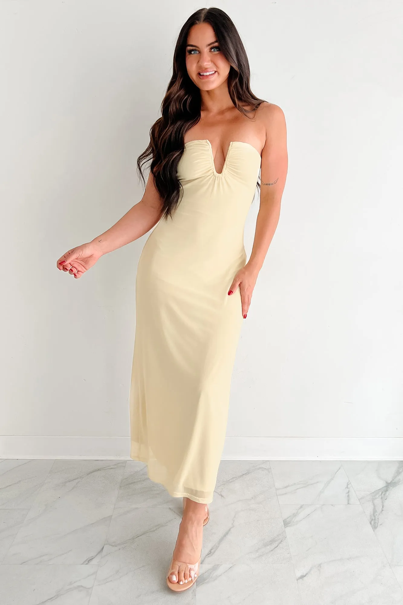 Casual yet chic floor-length dress Italian Ease Just A Fling Strapless Mesh Maxi Dress (Light Yellow)