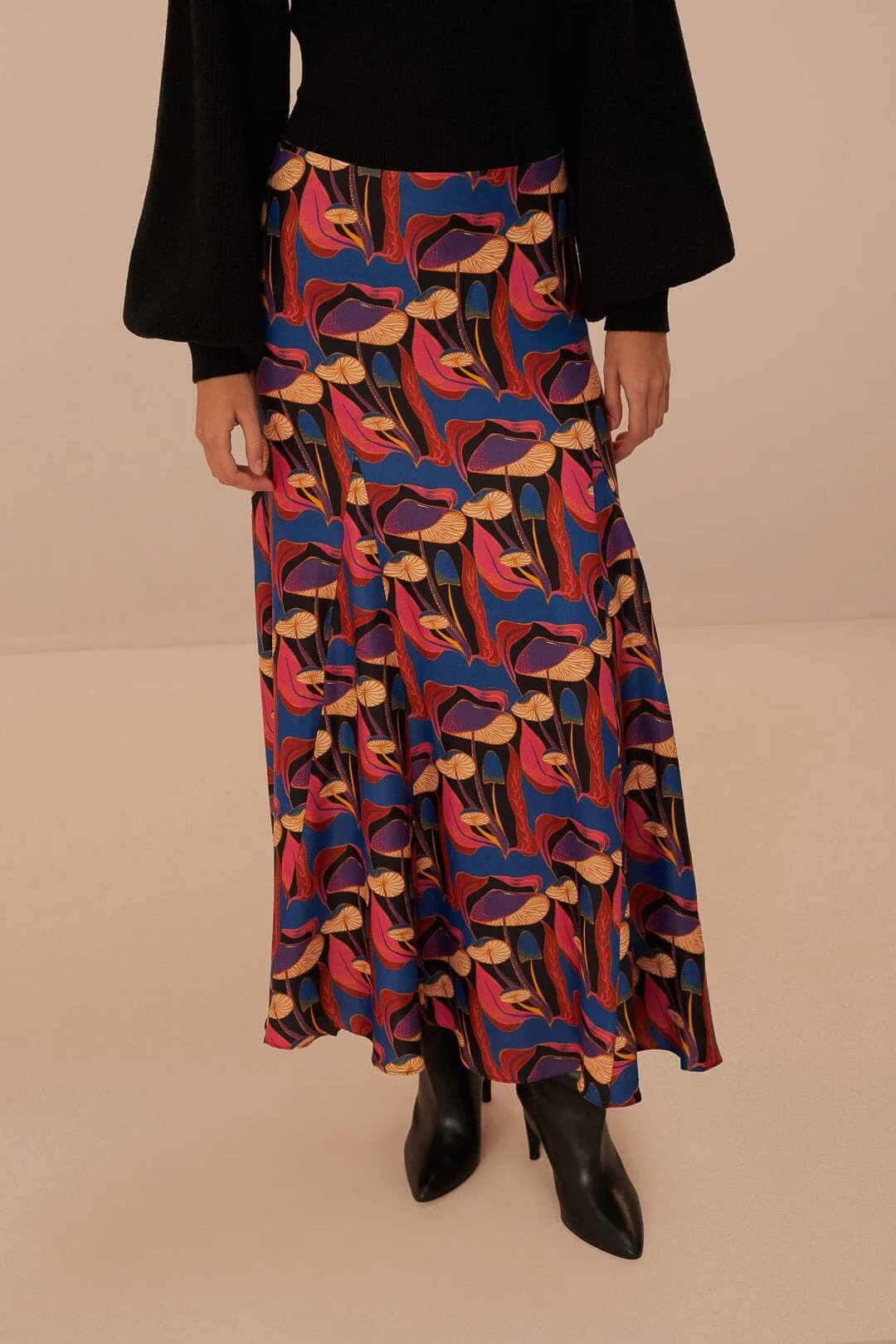 Stretch Comfort Iconic Style Wild Mushrooms Black Maxi Skirt