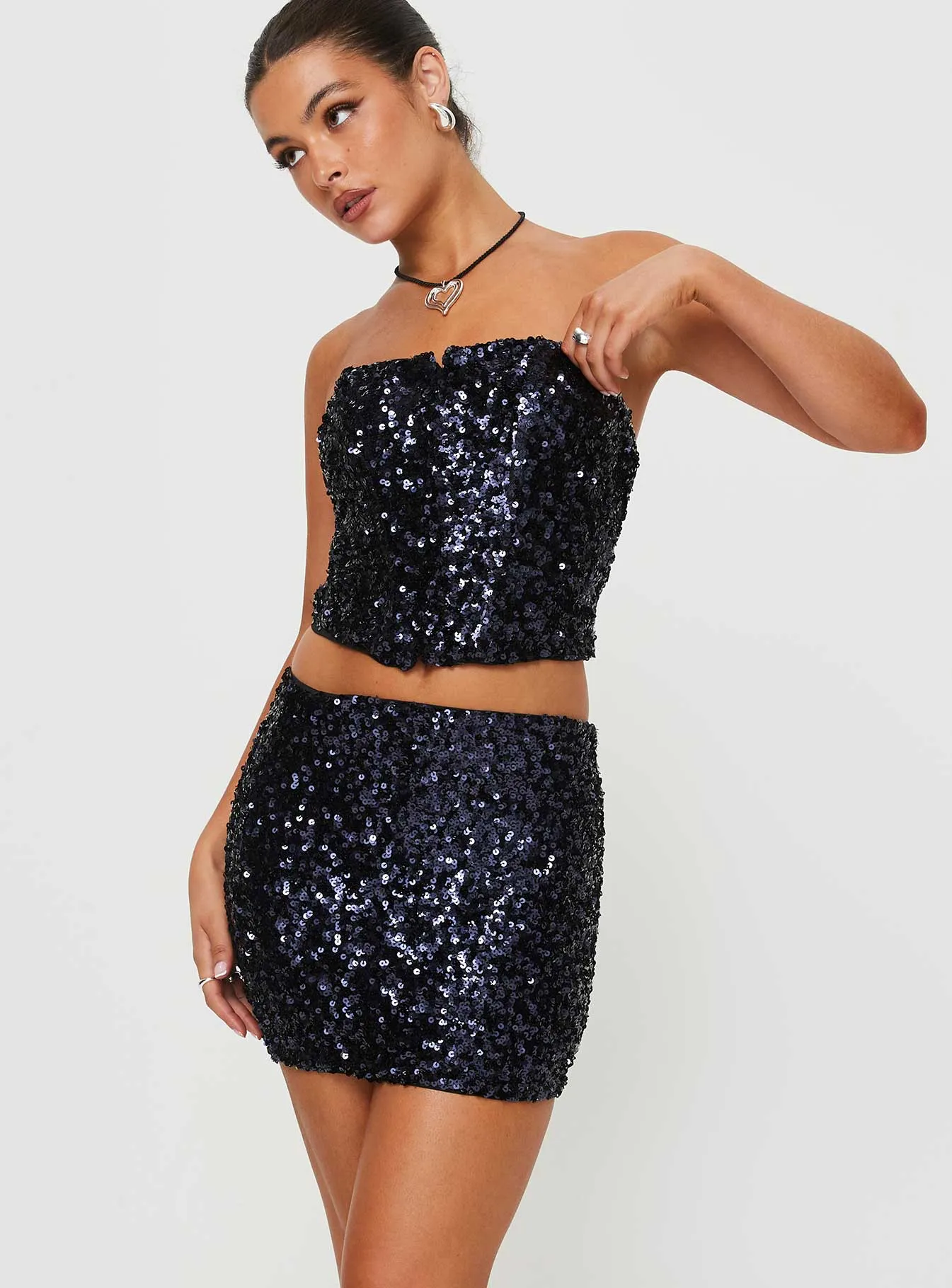 Moonlight Mini Skirt Navy Weekend Outfit