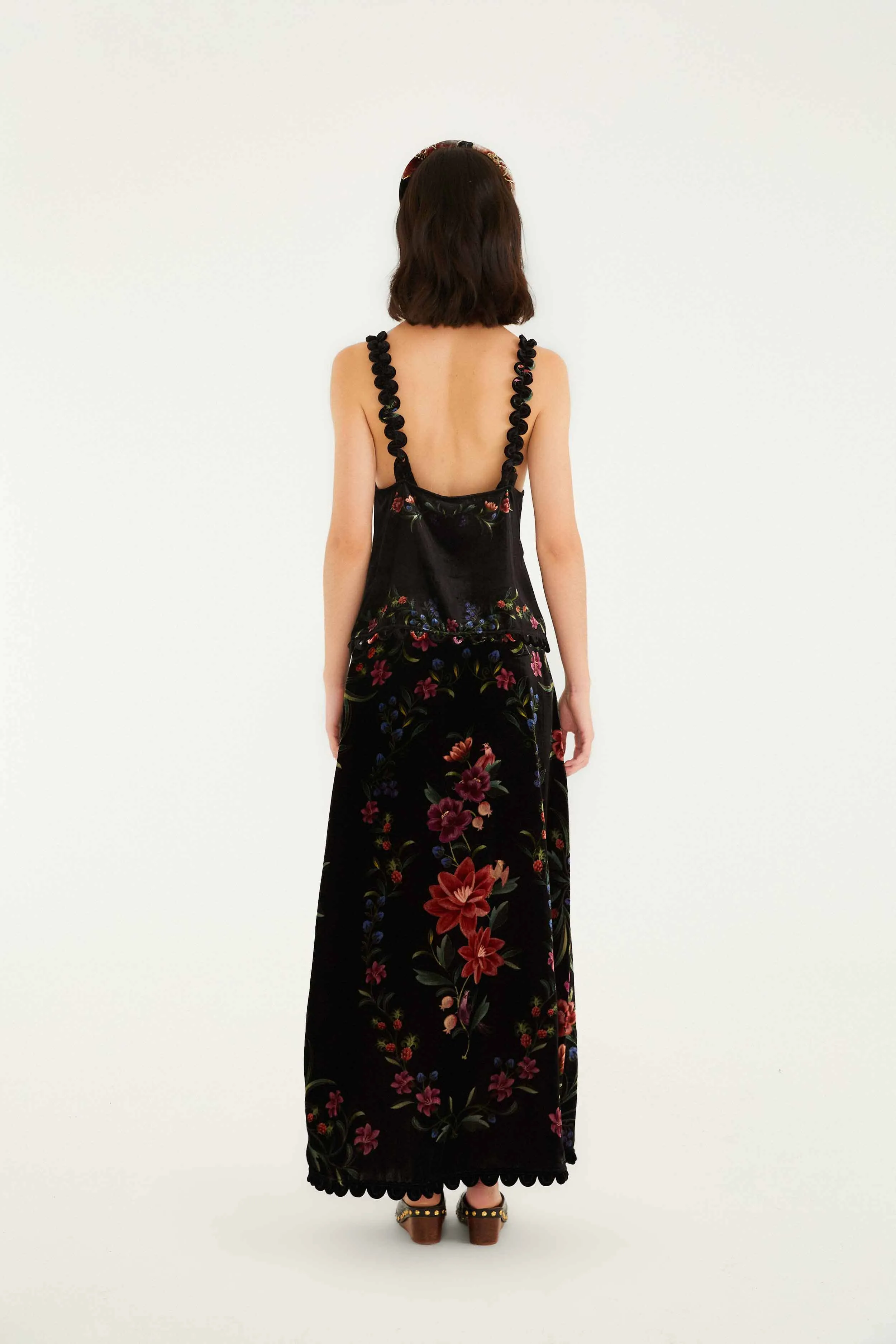 Subtle Finish Black Belle Garden Scallop Hem Midi Skirt