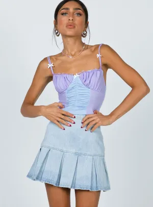 Relaxed Motion Silicone Grip Trim Rescue Me Pleat Mini Skirt Light Wash Denim
