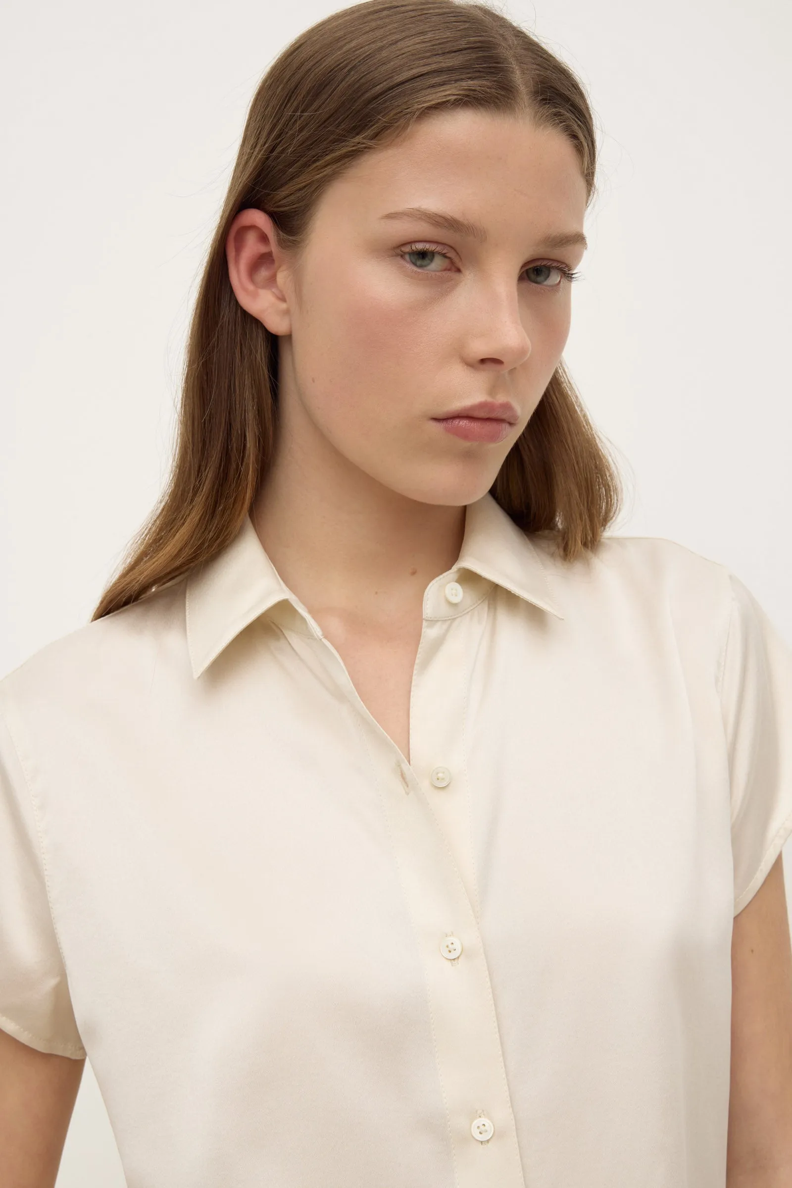Karri Silk Short Sleeve Shirt Reflective accents