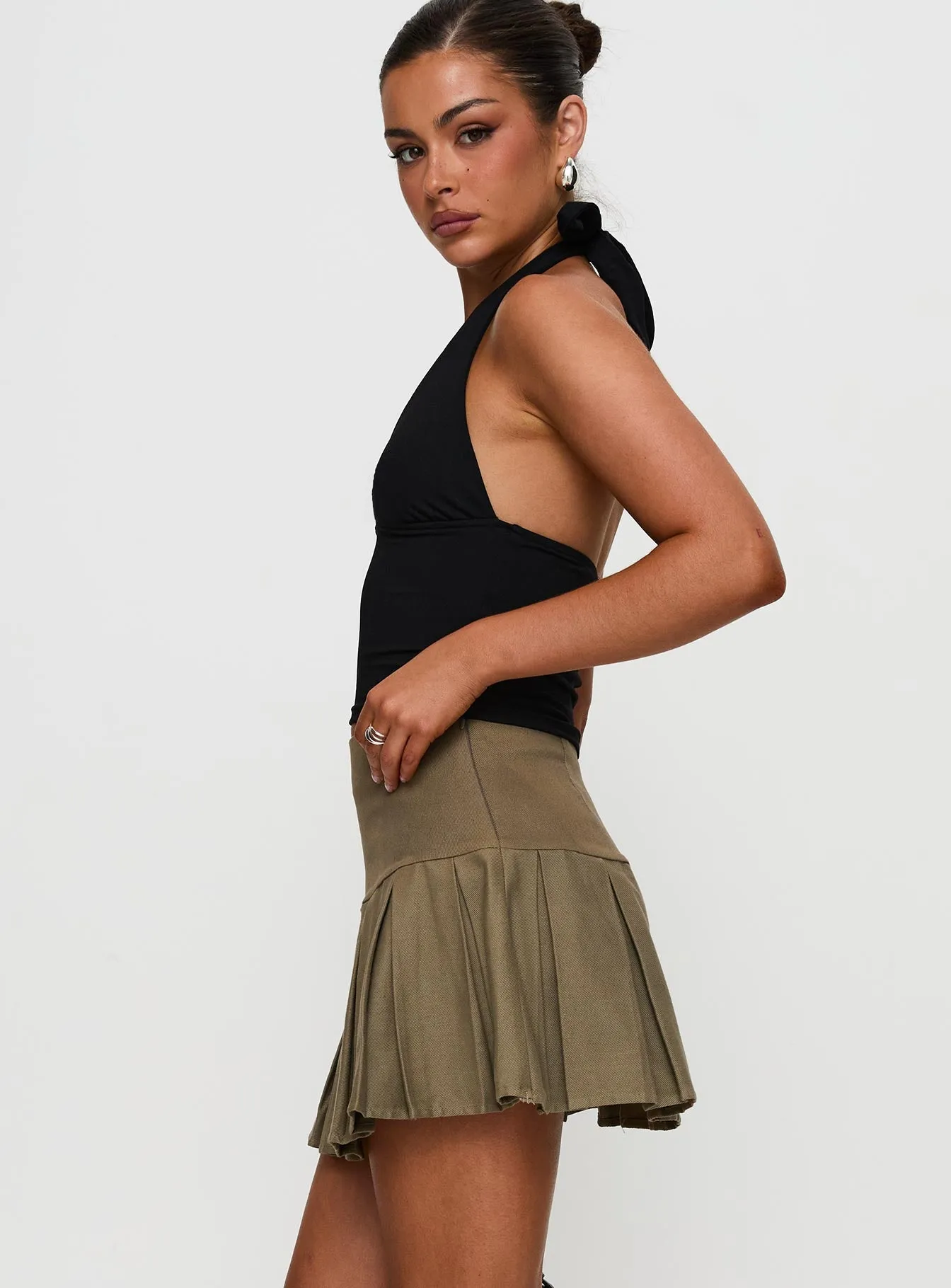 Seamless Design Slim Fit Band Feodora Pleat Mini Skirt Khaki