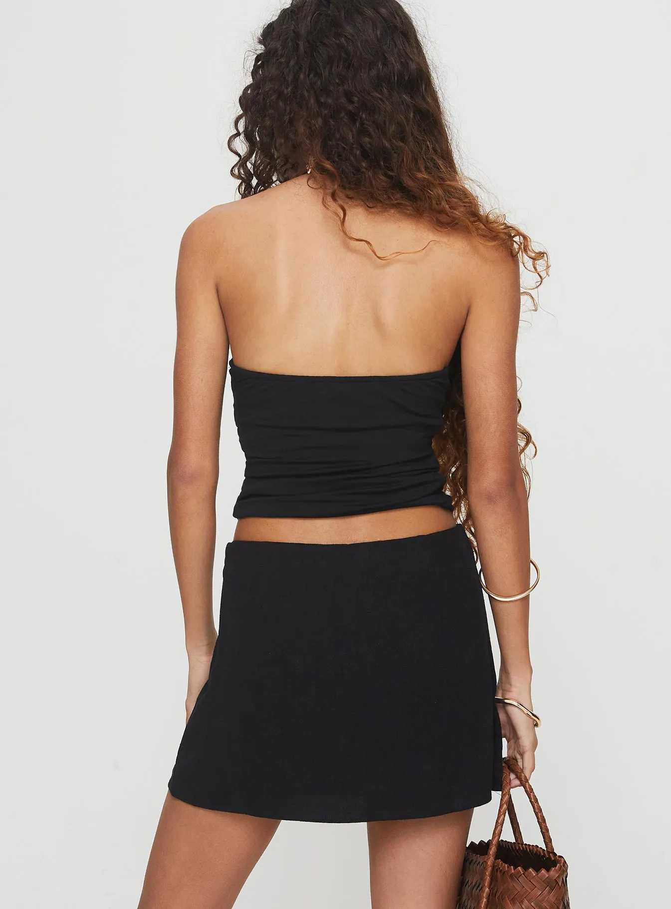 Shirred Back Fit Choice Falling Back Low Waisted Mini Skirt Black