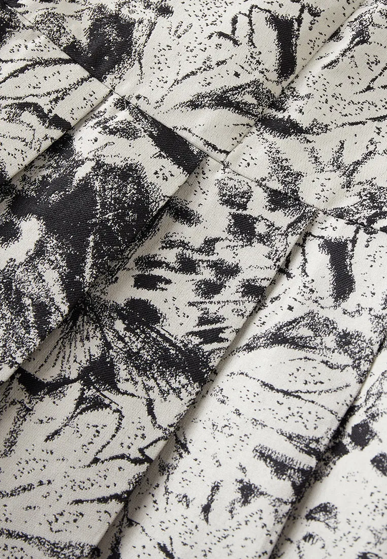 Happy Core FrictionResistantEdges Black-and-white Floral-motif Pleated-detail Dress