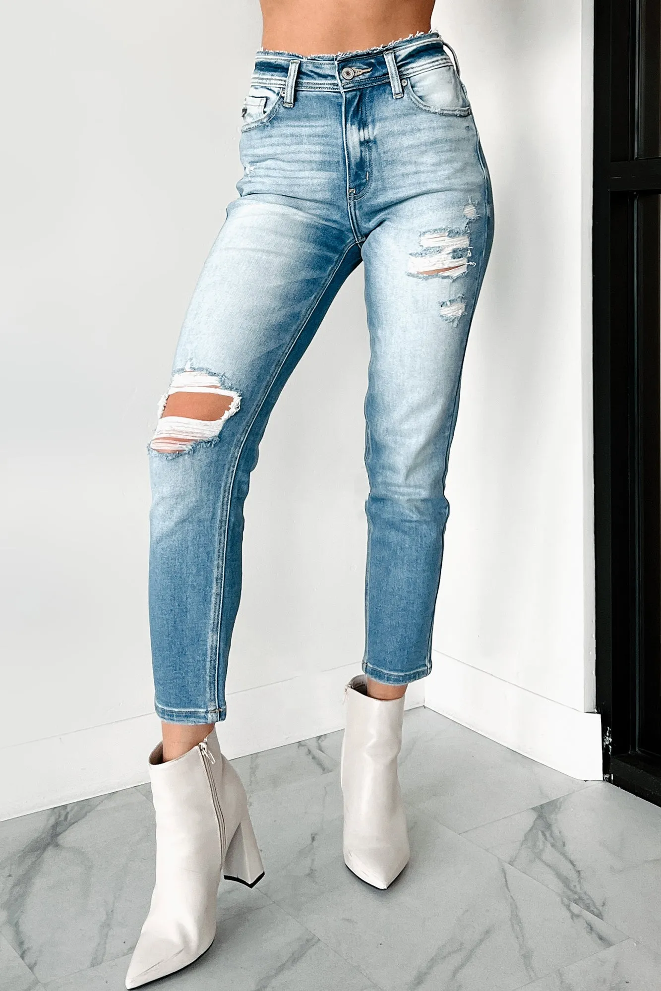 Andreas High Rise Distressed Kancan Mom Jeans (Light) Family Style Minimalist Style Date Night Style Daily
