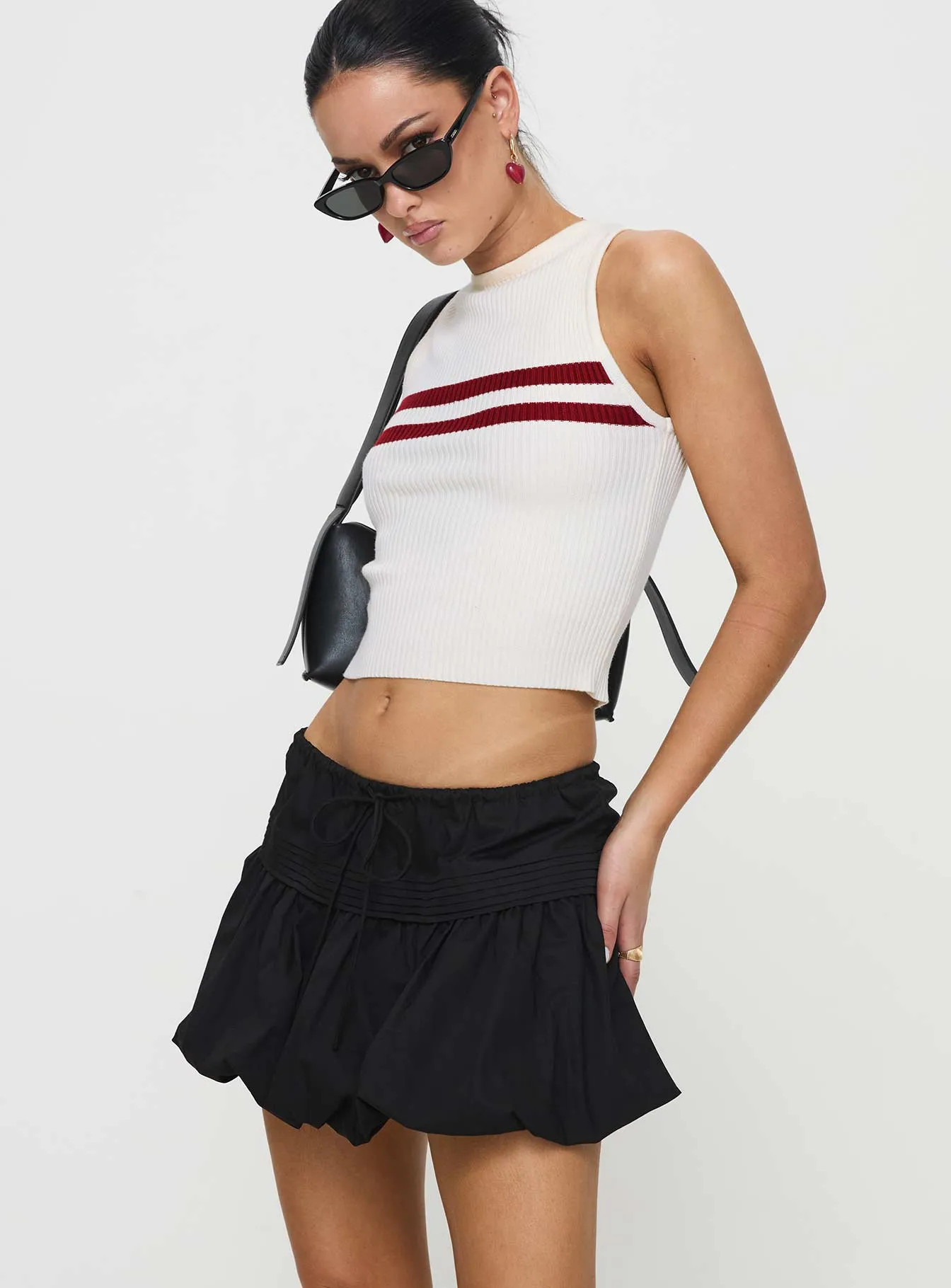 Outfit Lookbook ribbed texture Dear London Bubble Hem Mini Skirt Black