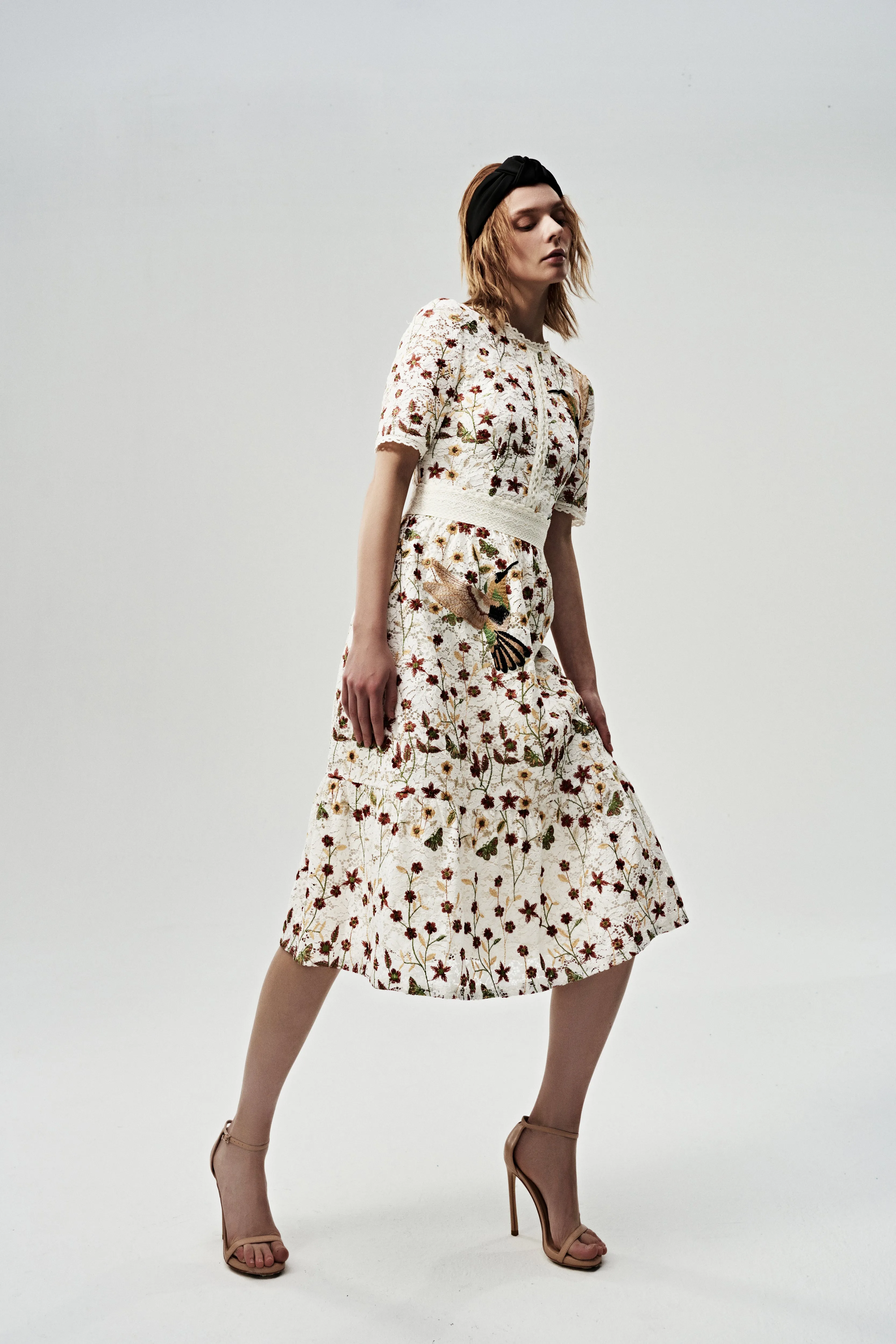 Smile Ease Dance Flow White Nature Embroidered Lace Dress