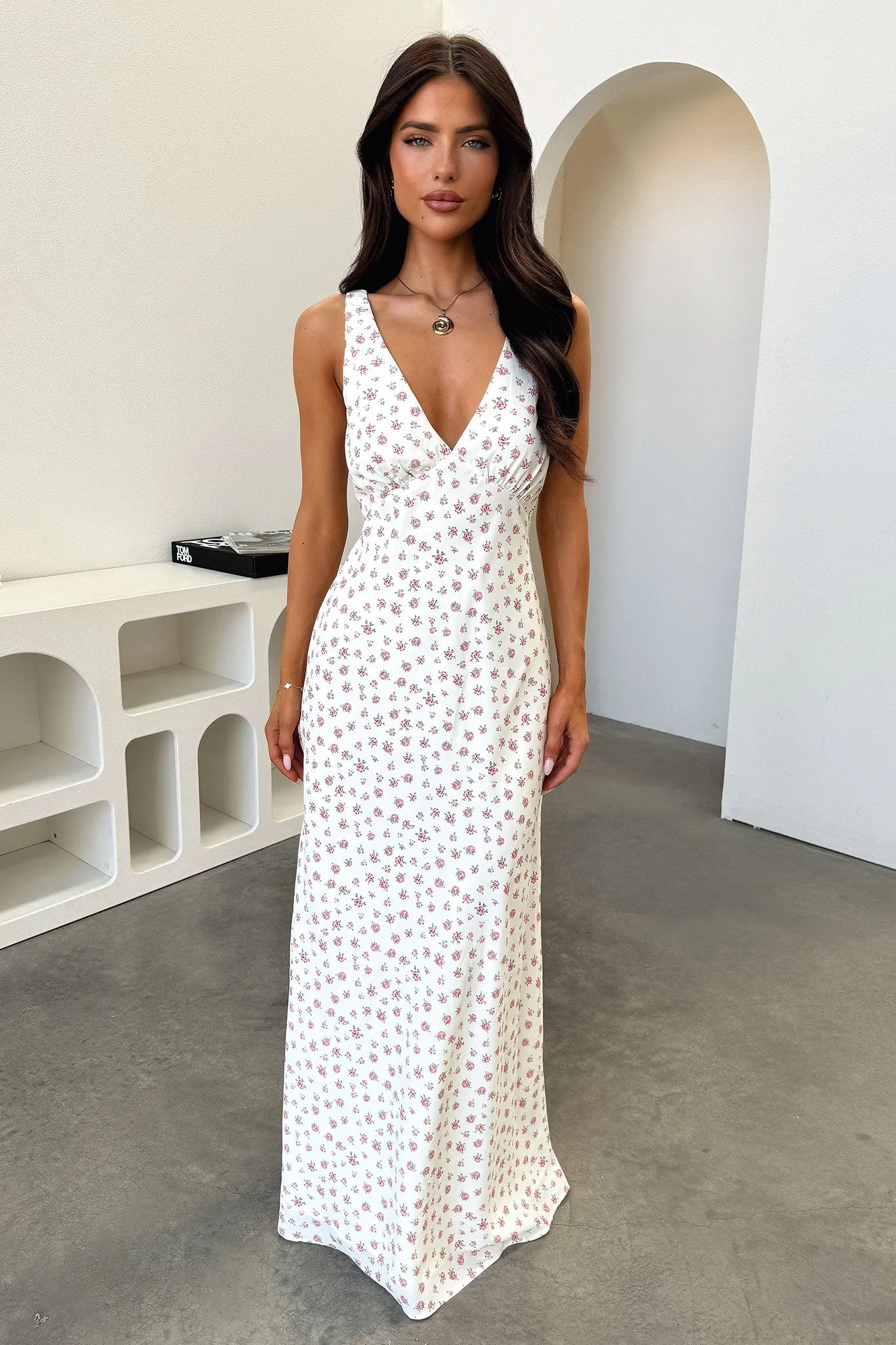 Graceful full-length gown Naf V-Neck Maxi Dress - Rose Floral