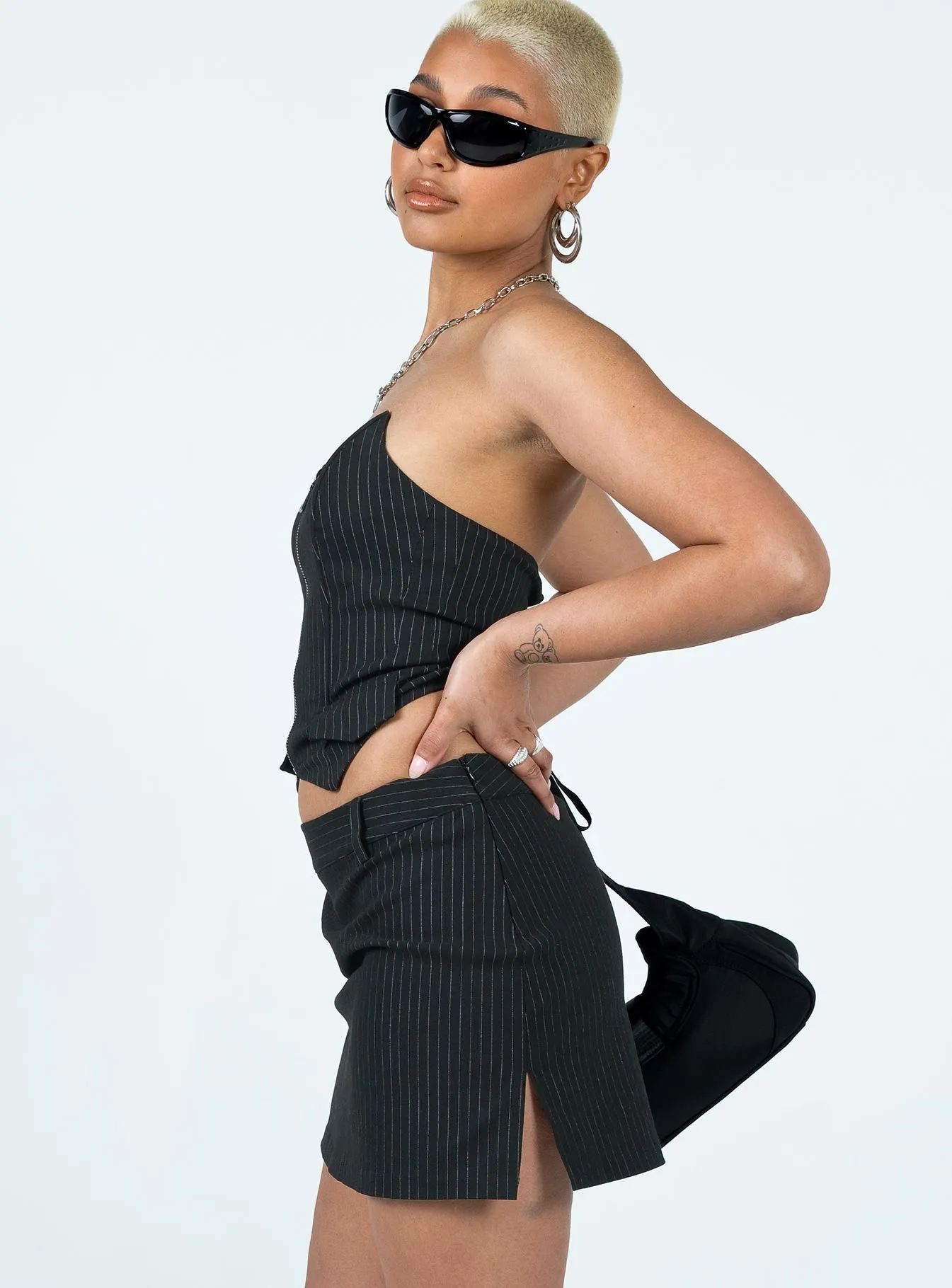 Convertible Style Prepped To Prime Skirt Black Pinstripe