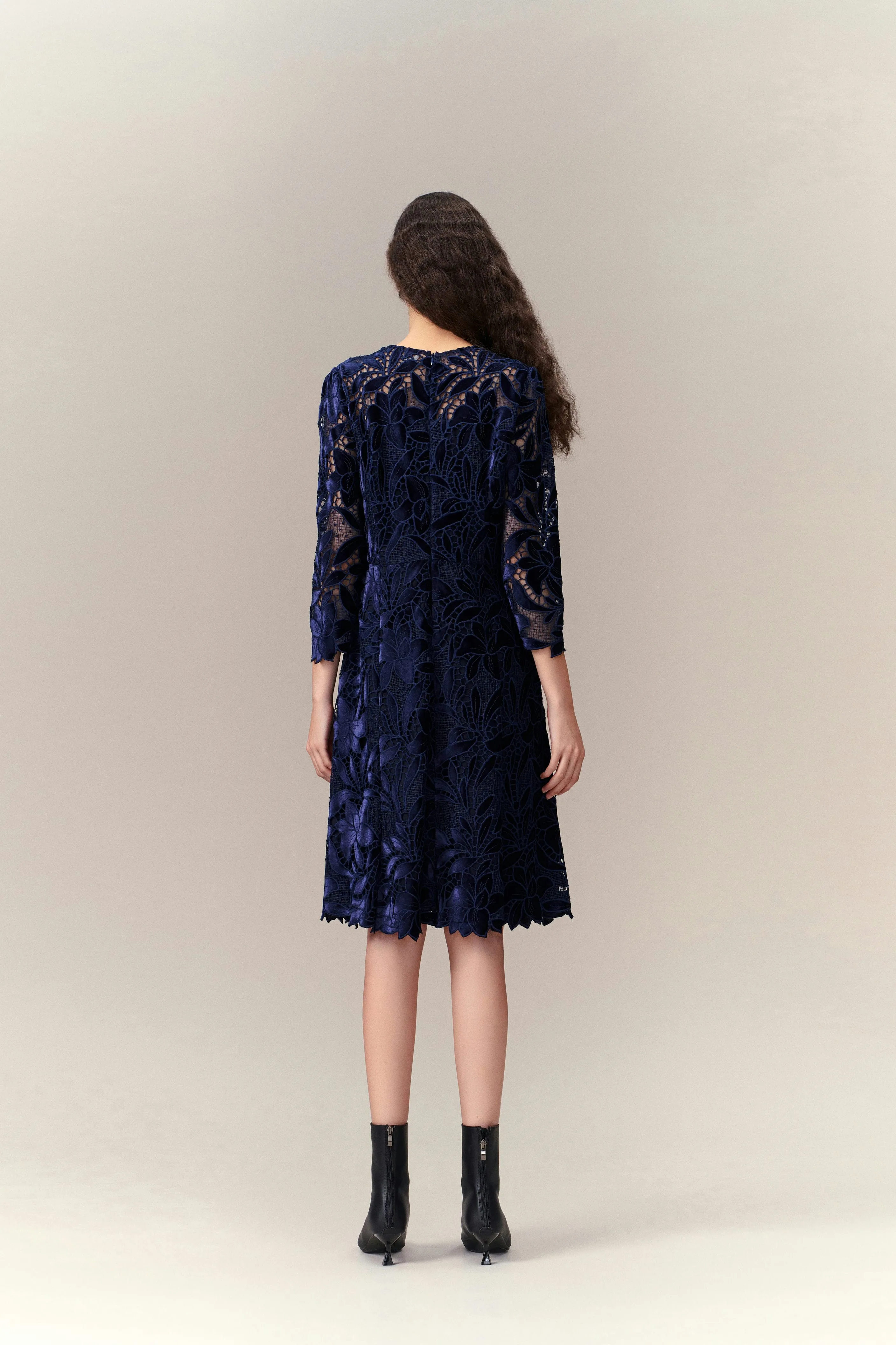 Love Glow Thermal Insulation Layer Cut-out Lace Midi Dress
