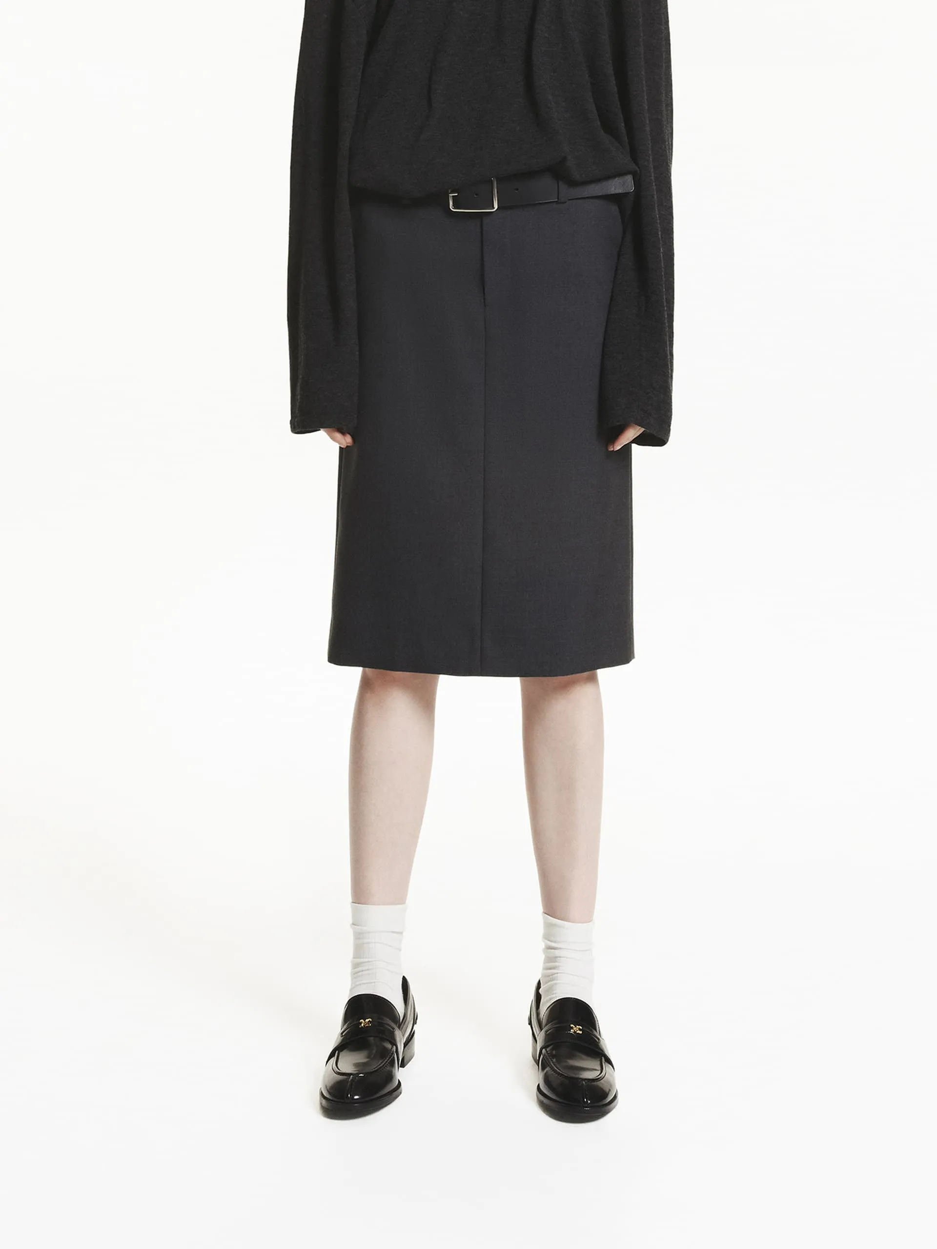 Editorial Look Straight Cut Mid Skirt