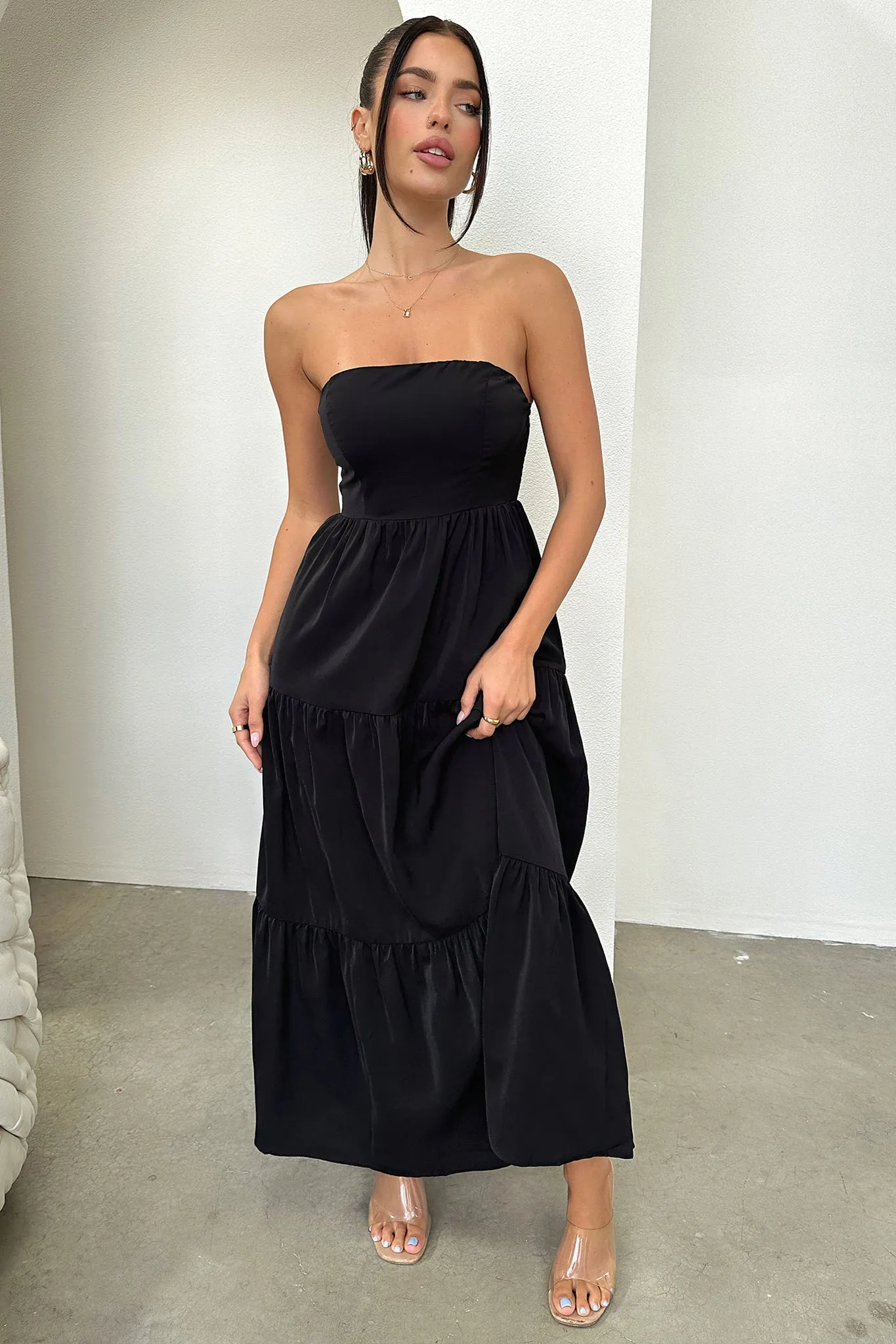 Hailey Maxi Dress - Black With its flowing design and elegant fit this maxi dress is a wardrobe staple