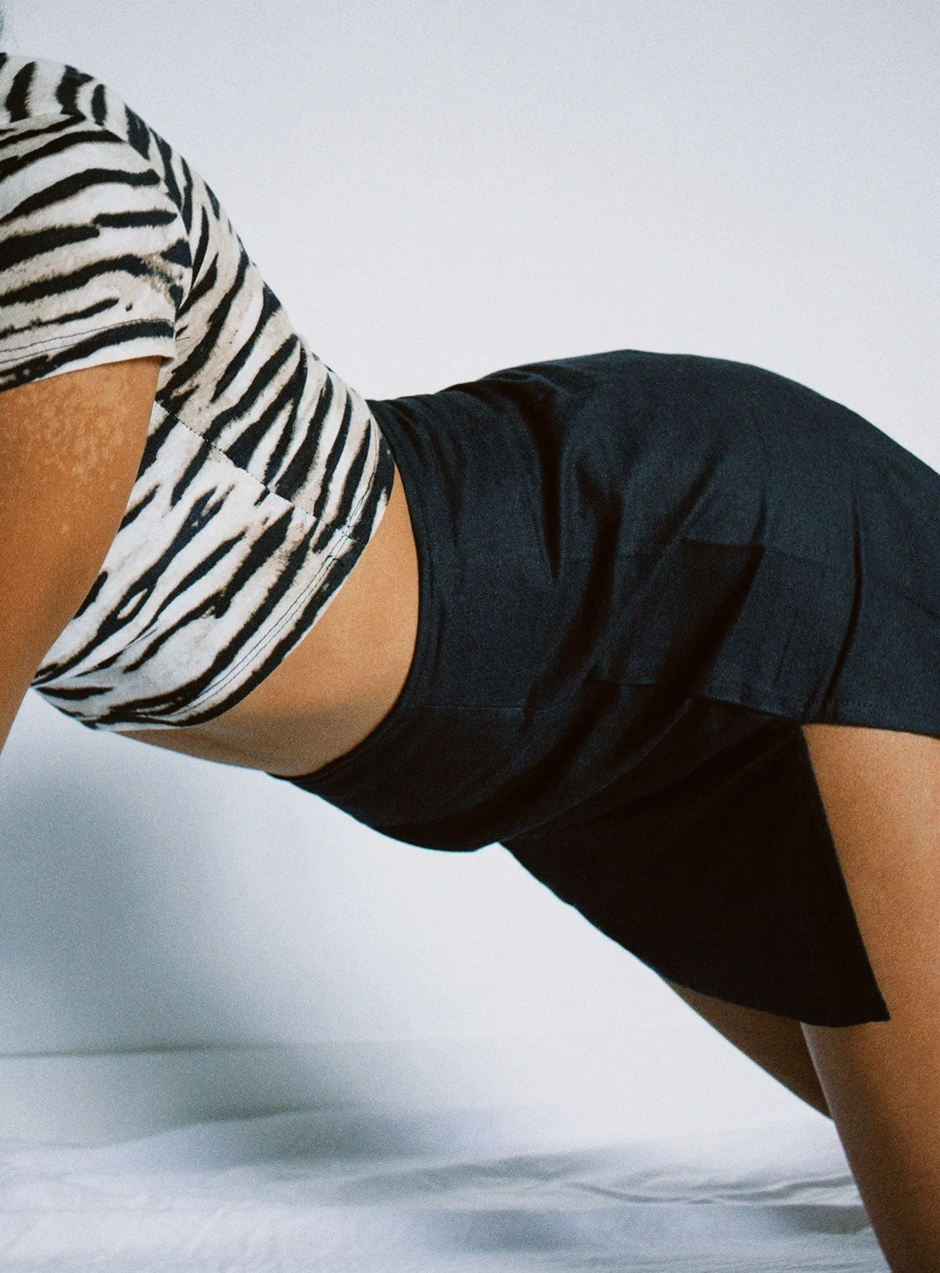 Travel Vibes Motel Sheny Mini Skirt Black