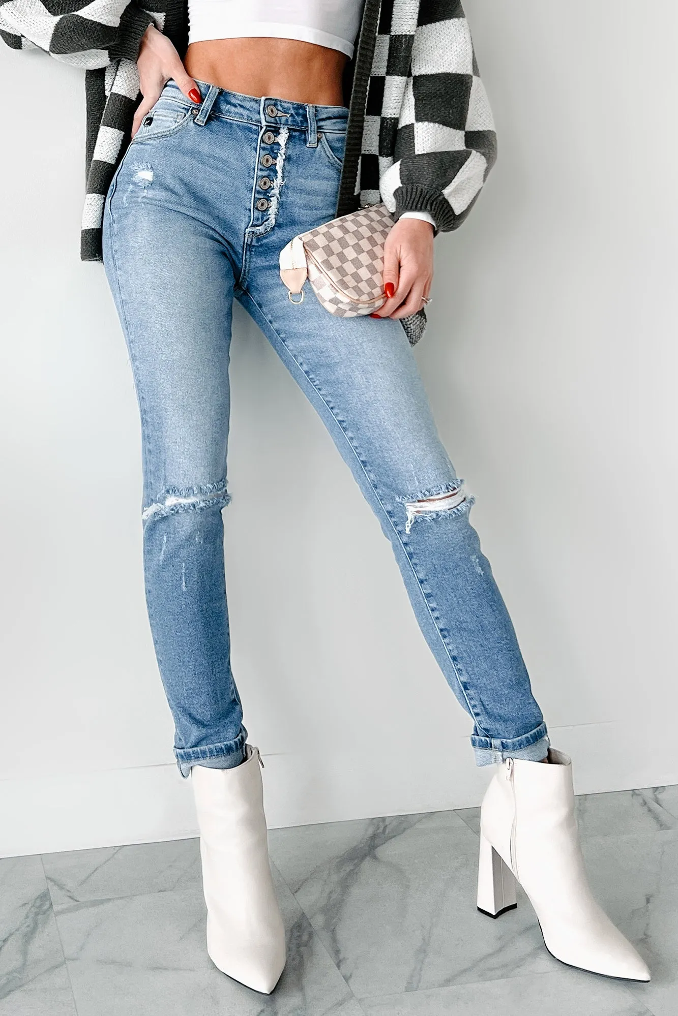 Work Meeting Relaxed Style Shopping Day Slim Mckenzie Kancan High Rise Cuffed Mom Jeans (Light)