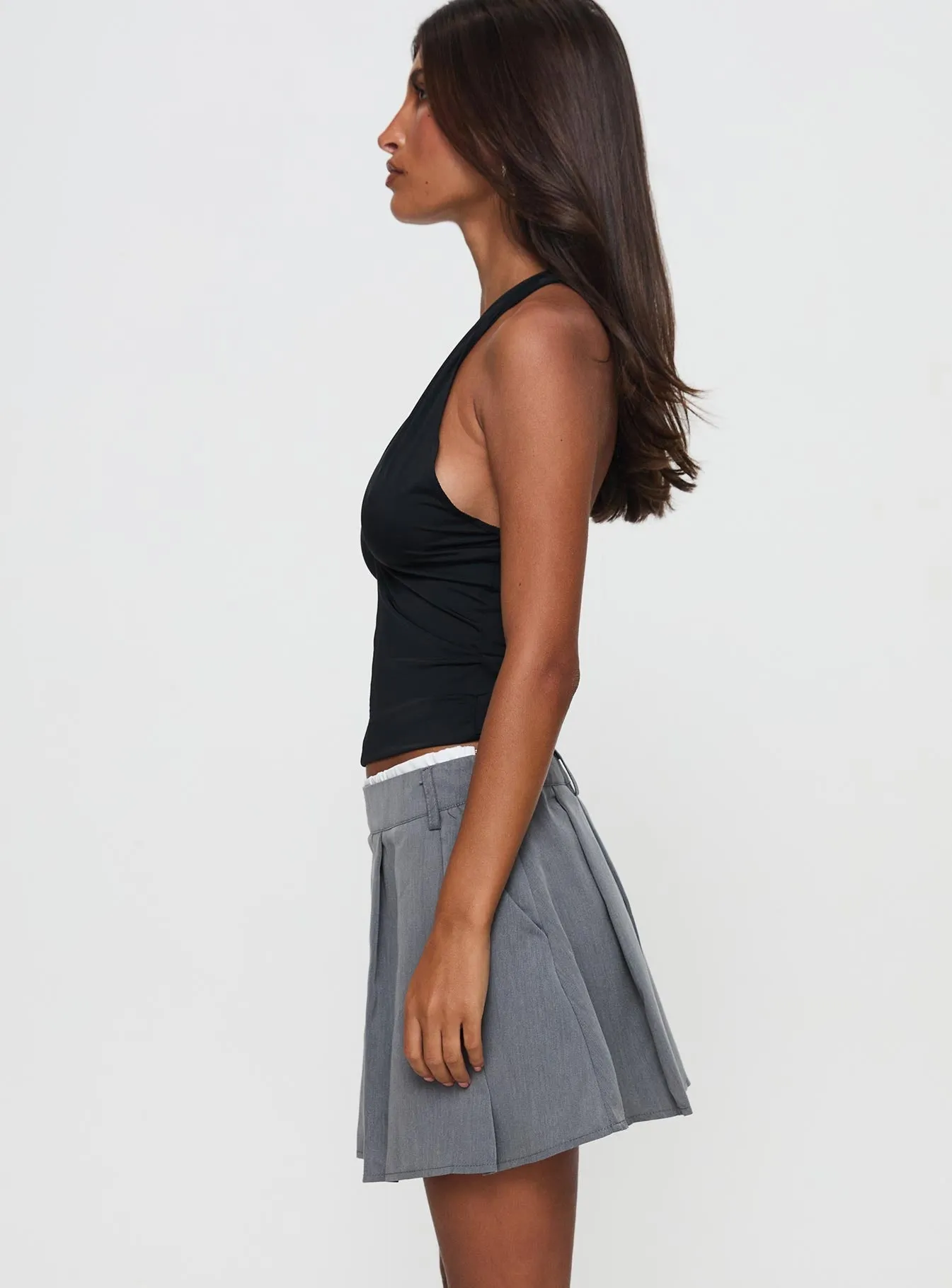 Simulations Pleated Mini Skirt Grey Simple Layer Sleek Outfit