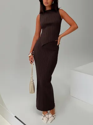 Basile Set Chocolate Petite Outfit Shot