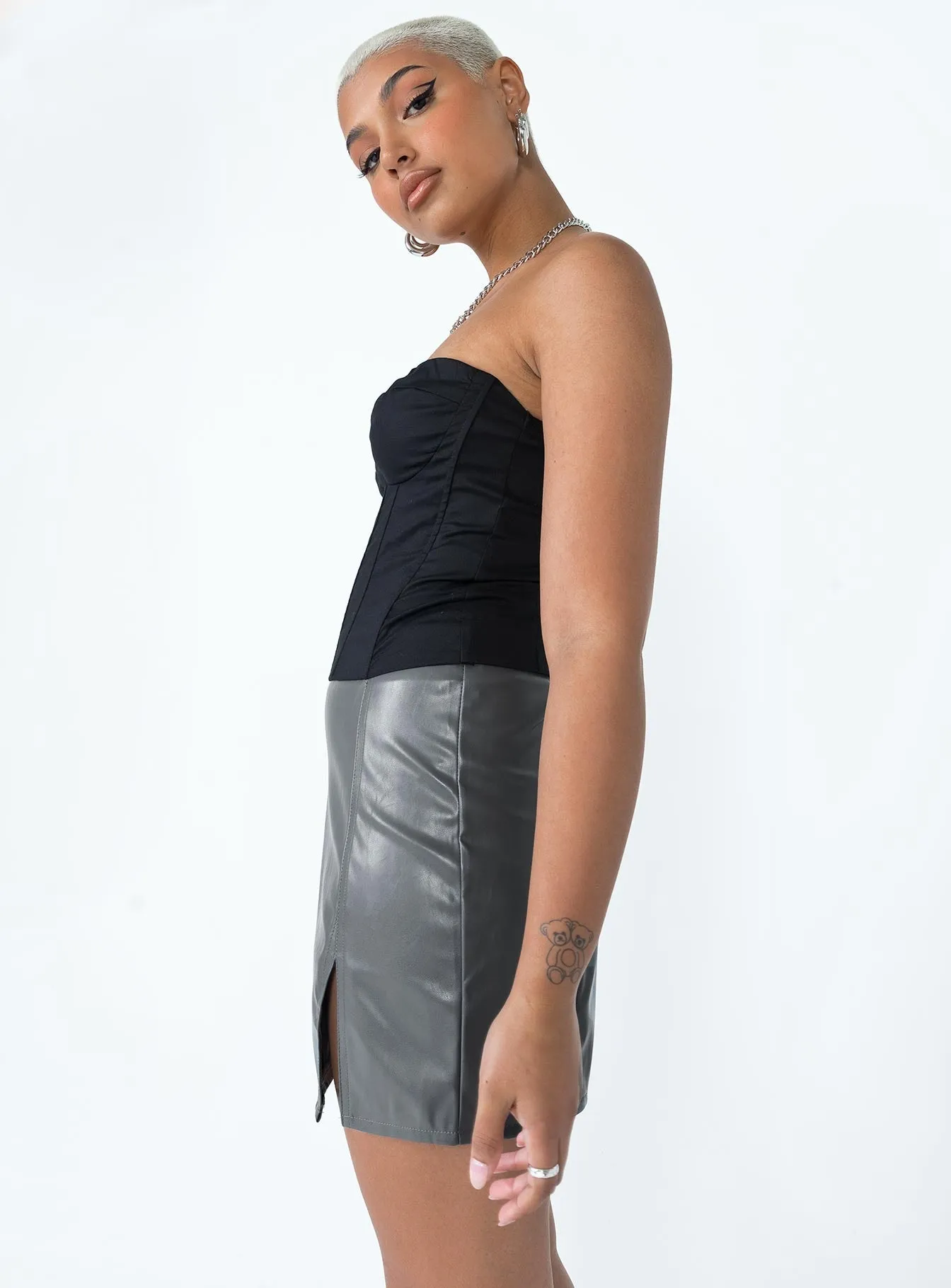 Sleek Outfit Zahra PU Mini Skirt Grey