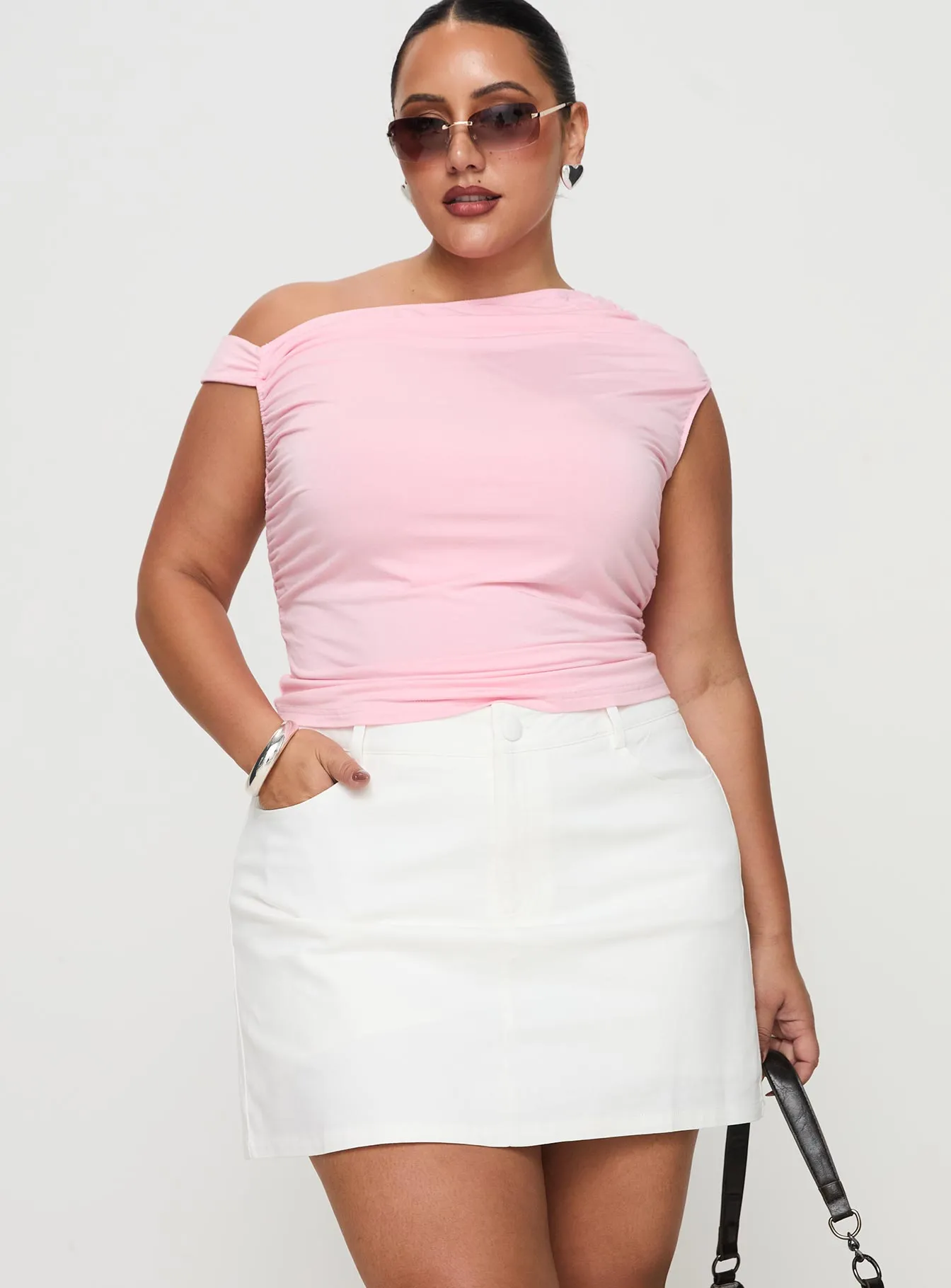Returna Skort White Curve Thermal Regulating Non Irritating Edges