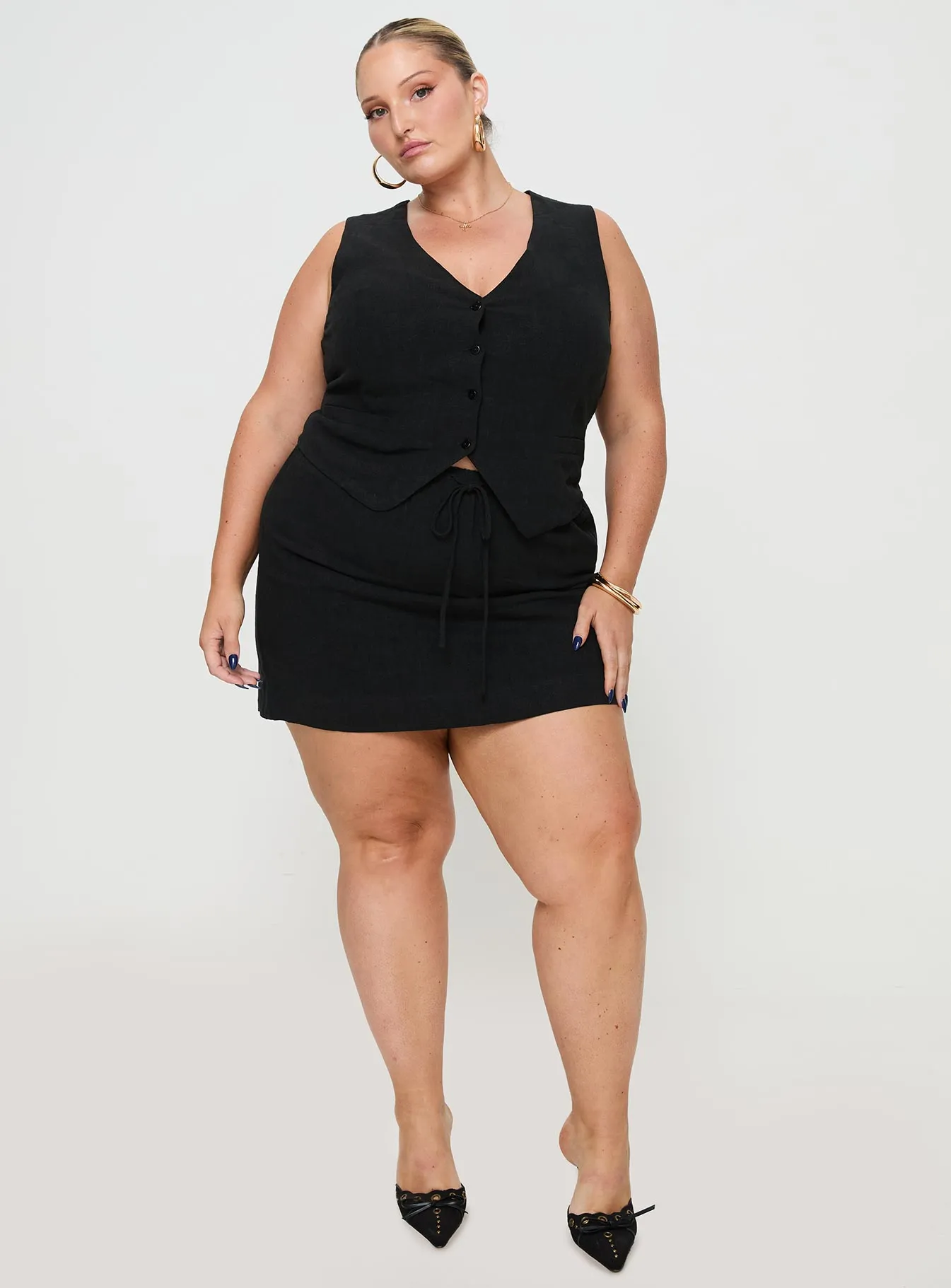 Evry Linen Blend Mini Skirt Black Curve Outfit Mood