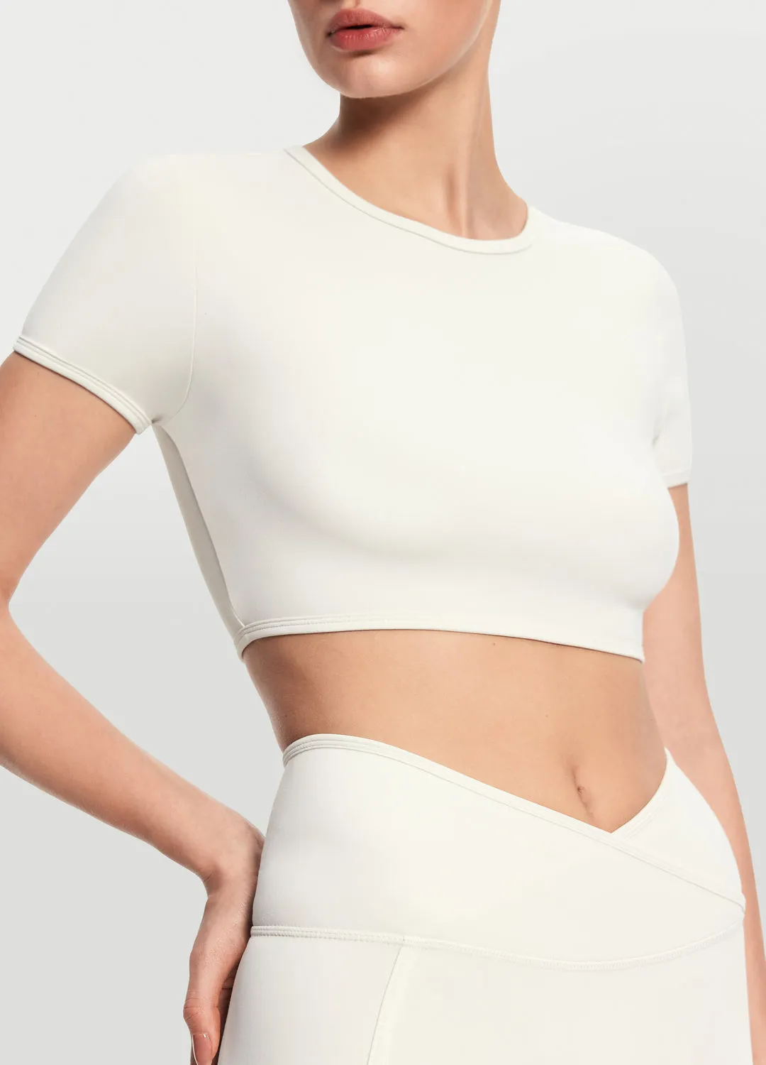 Soft and Light Circular Knit Construction Casual Cropped T-Shirt