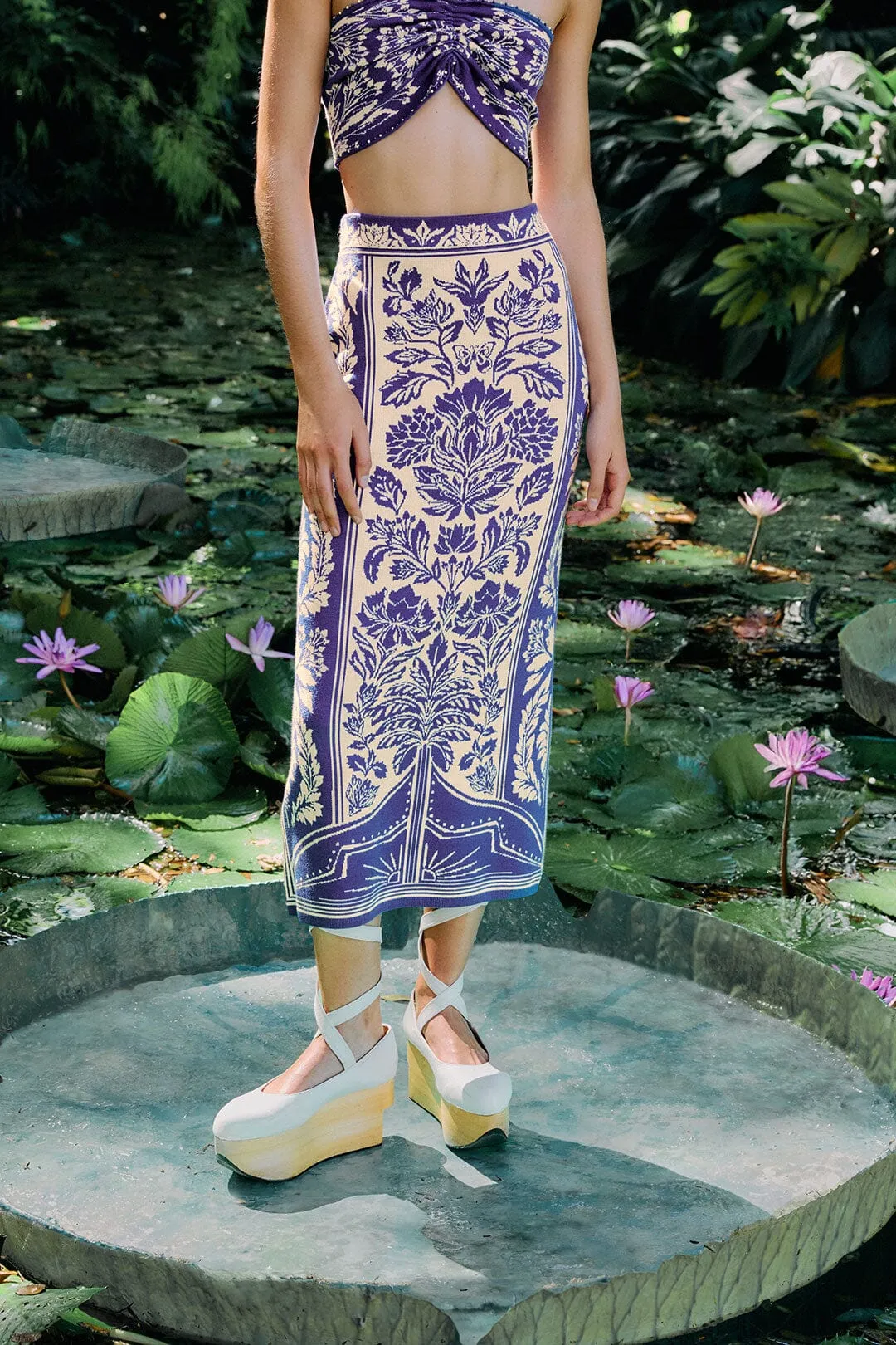 Fold Over Design Summer Picnic Off-White Delicate Tapestry Knit Skirt